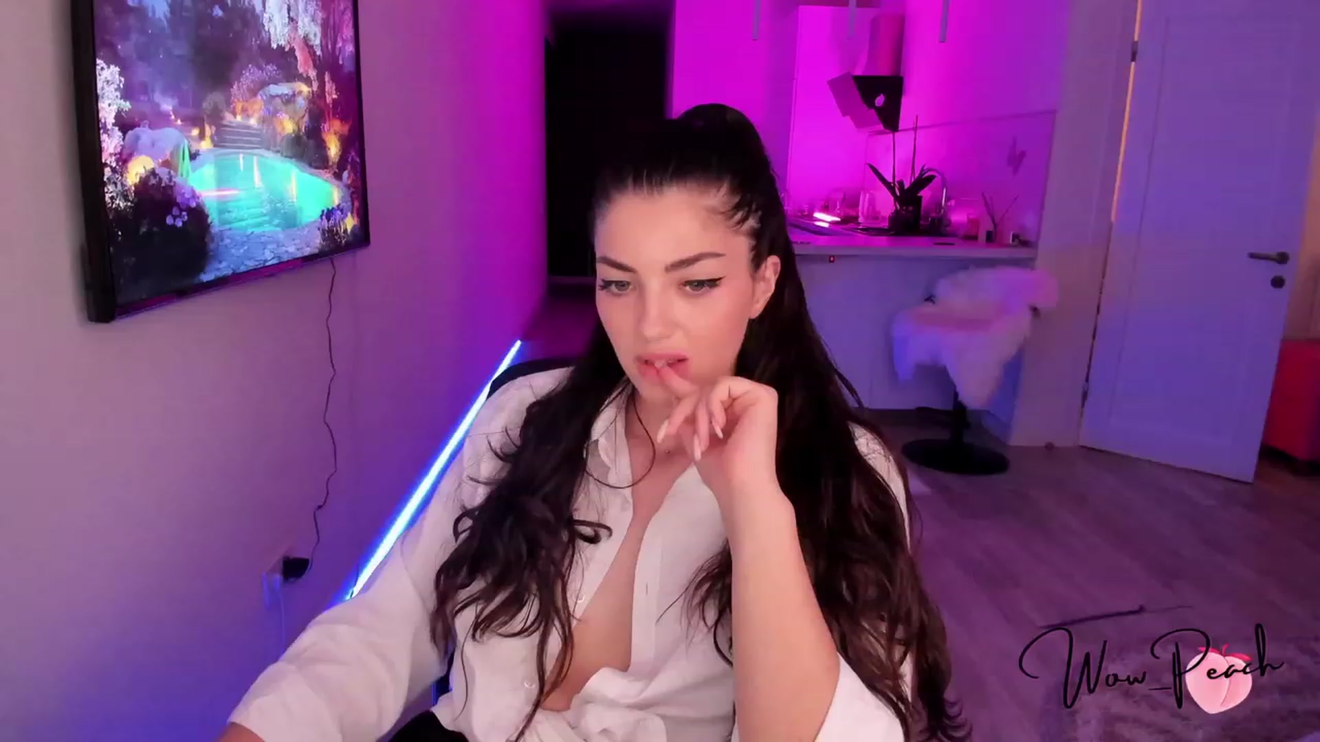 Gallery image thumbnail from wow_peach's myfreecams stream on, 07/23/2023, 17:14 image 7 of 20