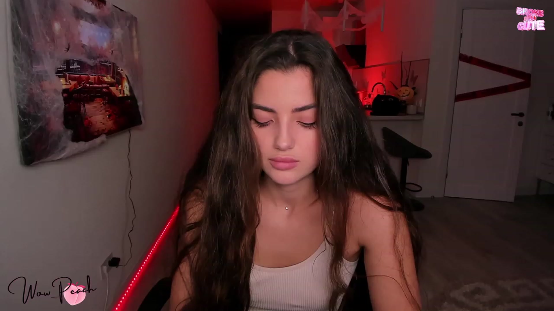 Gallery image thumbnail from wow_peach's myfreecams stream on, 10/10/2023, 18:05 image 19 of 20
