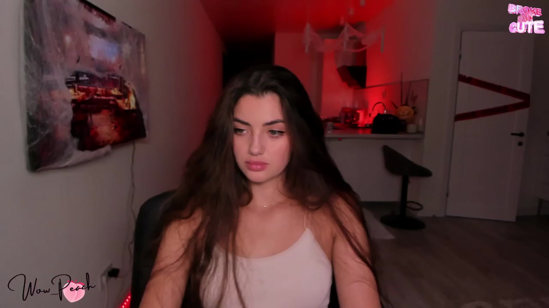 Gallery image thumbnail from wow_peach's myfreecams stream on, 10/10/2023, 19:18 image 18 of 20