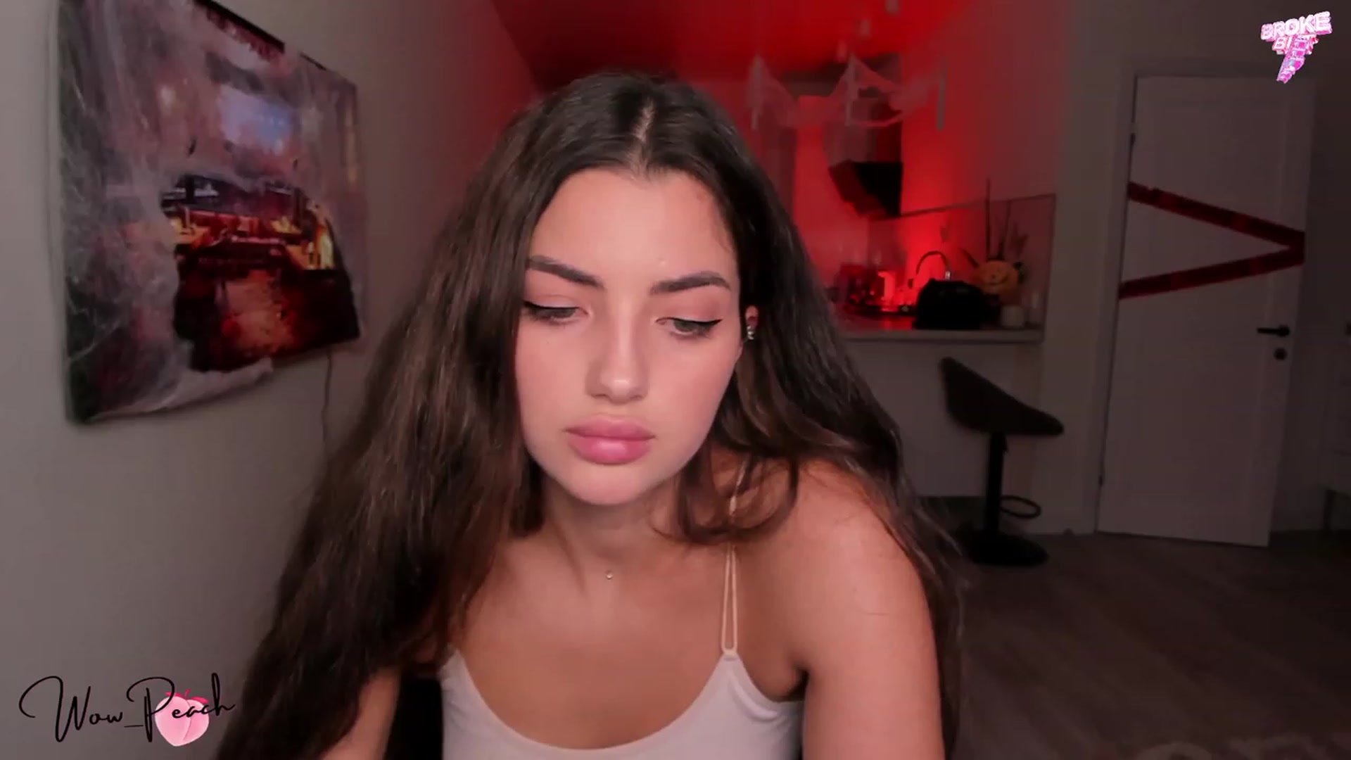 Gallery image thumbnail from wow_peach's myfreecams stream on, 10/10/2023, 19:18 image 17 of 20