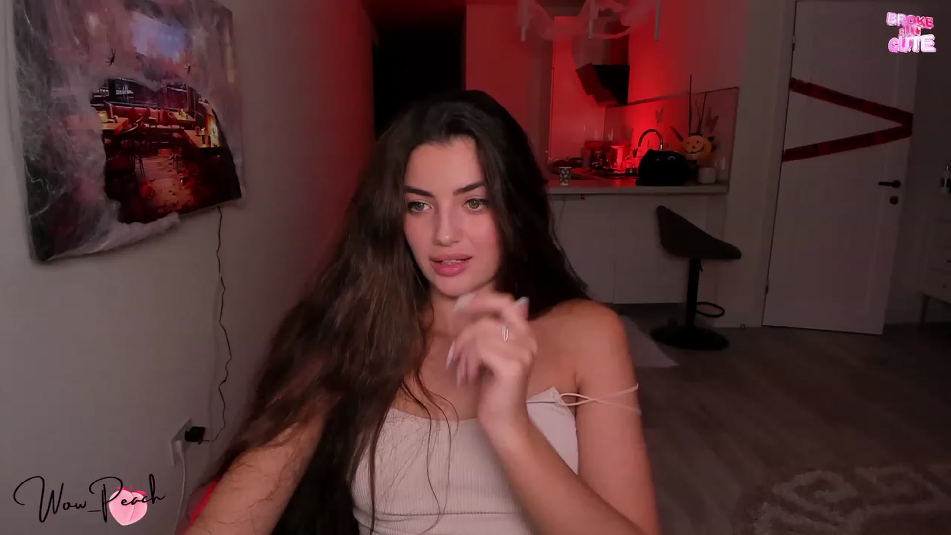 Gallery image thumbnail from wow_peach's myfreecams stream on, 10/10/2023, 19:18 image 3 of 20