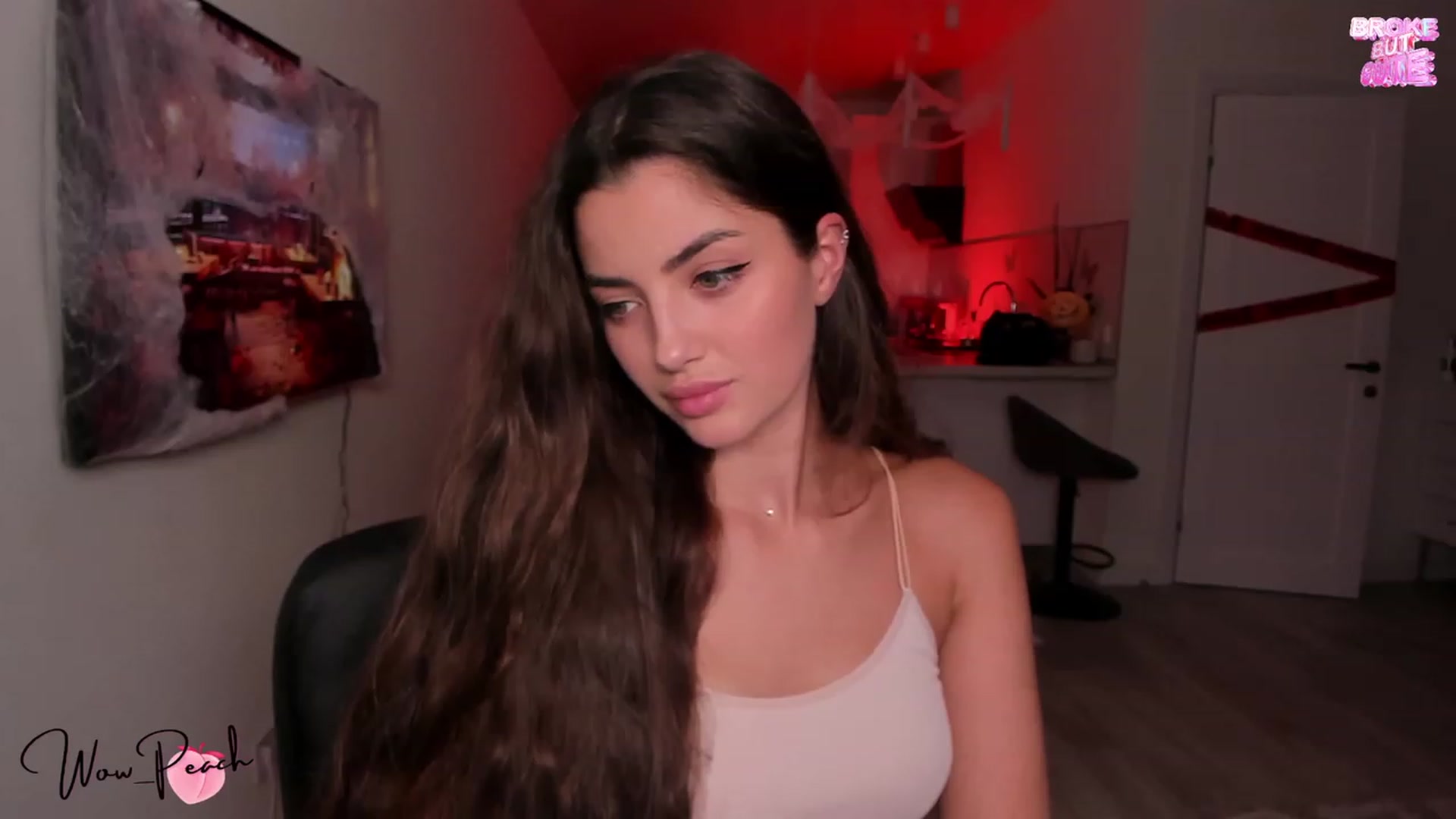 Gallery image thumbnail from wow_peach's myfreecams stream on, 10/10/2023, 19:18 image 11 of 20