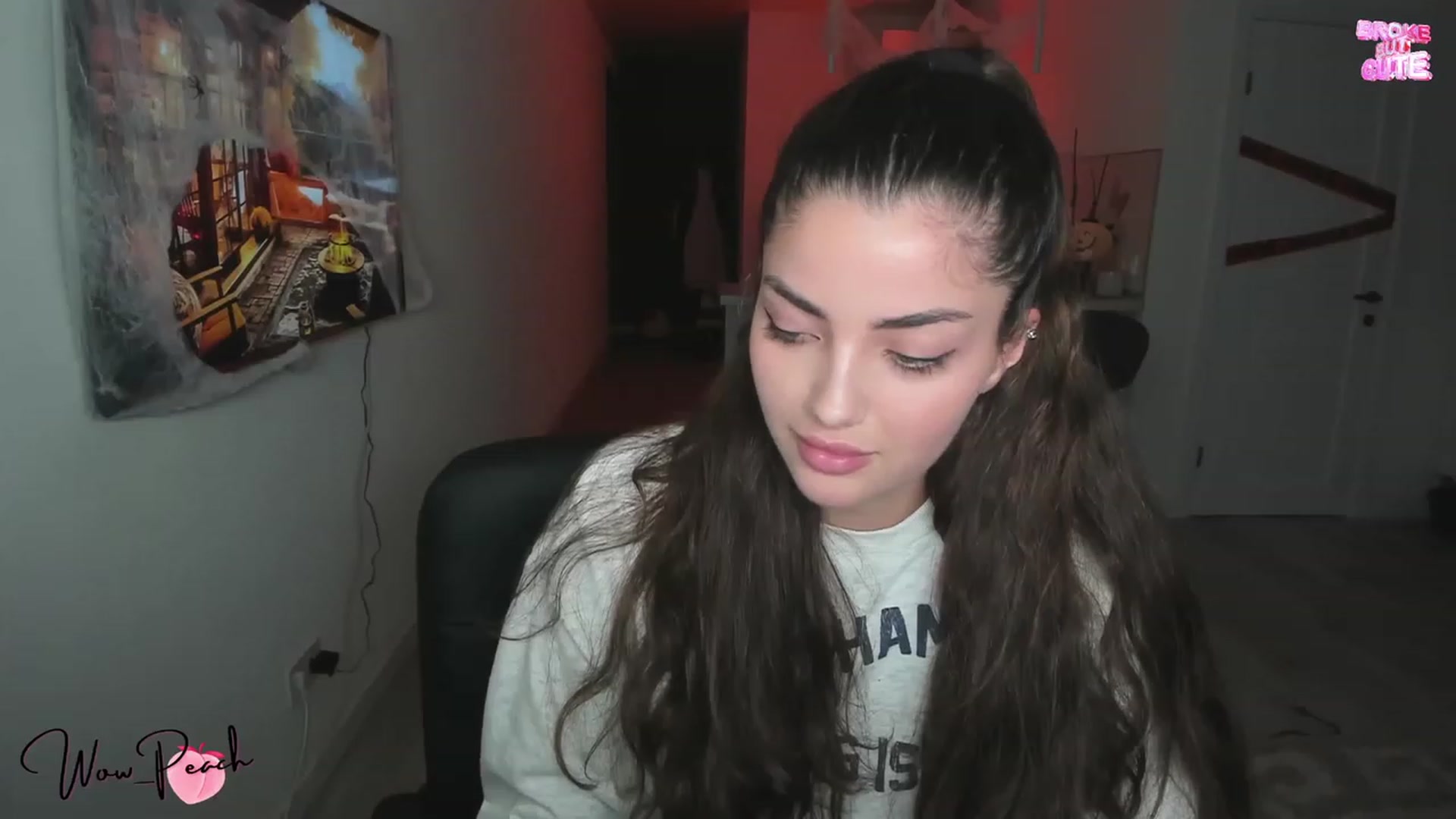 Gallery image thumbnail from wow_peach's myfreecams stream on, 10/13/2023, 20:37 image 9 of 20