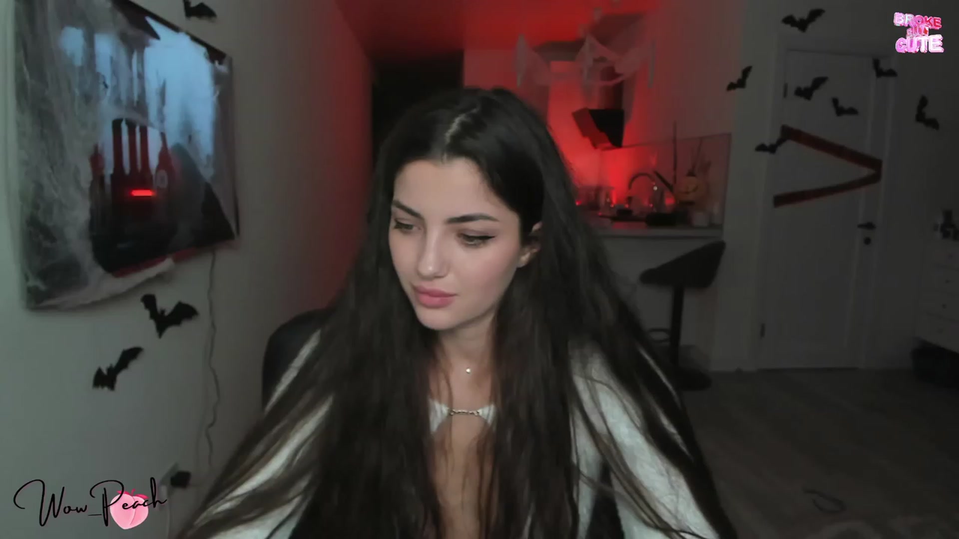 Gallery image thumbnail from wow_peach's myfreecams stream on, 10/14/2023, 18:47 image 8 of 20