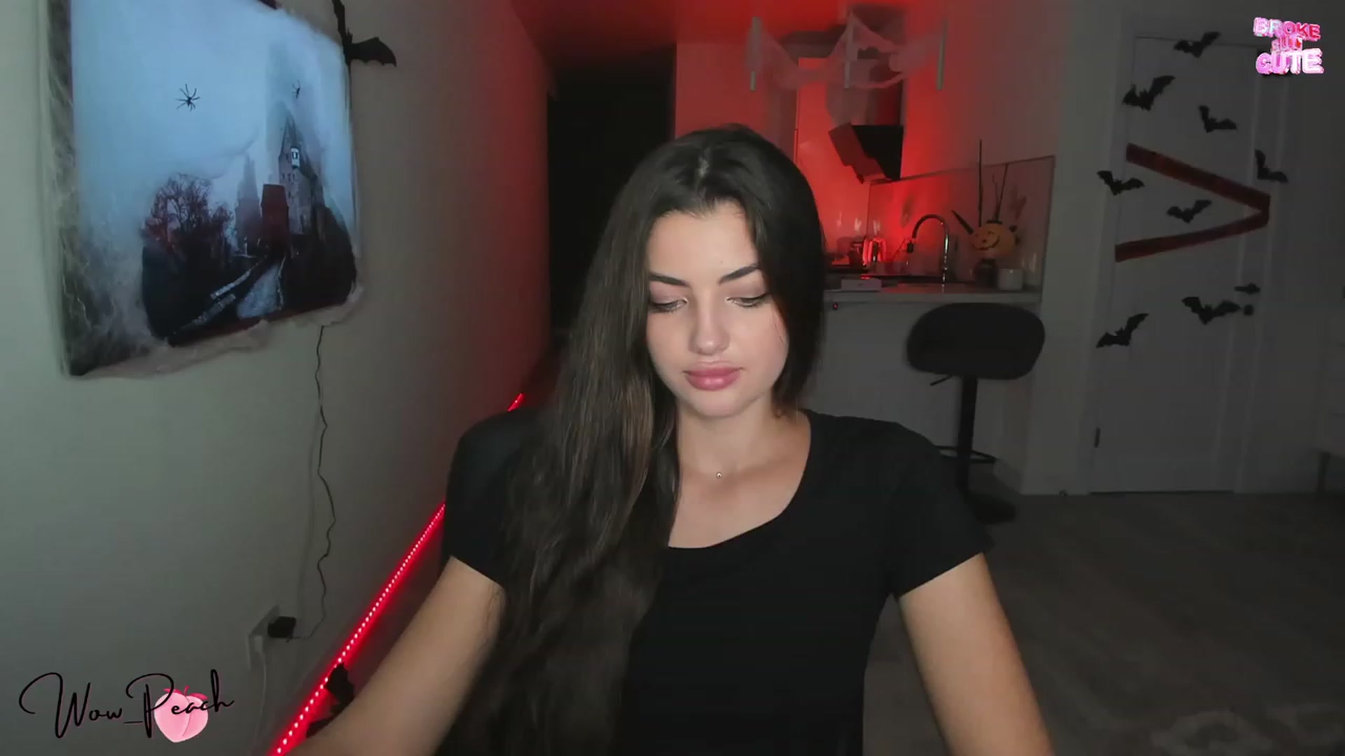 Gallery image thumbnail from wow_peach's myfreecams stream on, 10/15/2023, 16:22 image 19 of 20