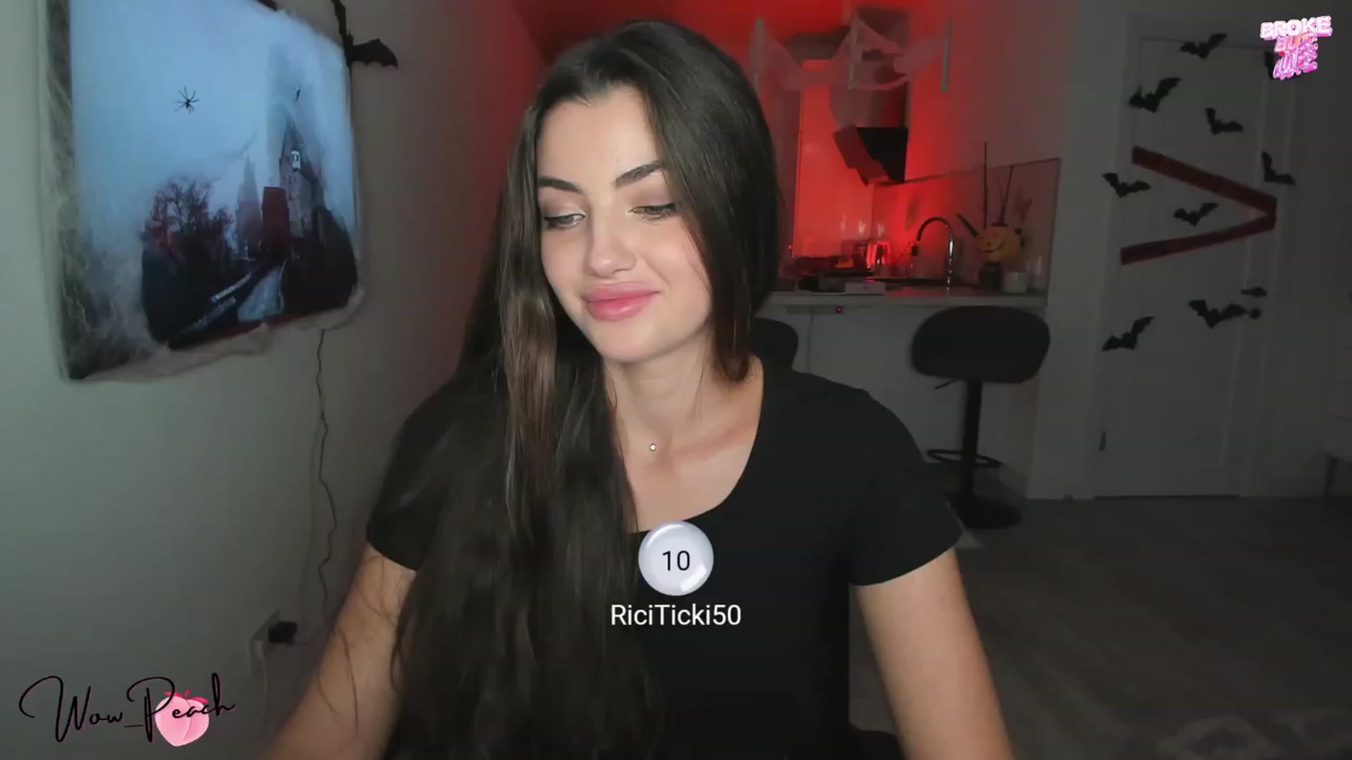 Gallery image thumbnail from wow_peach's myfreecams stream on, 10/15/2023, 16:22 image 18 of 20
