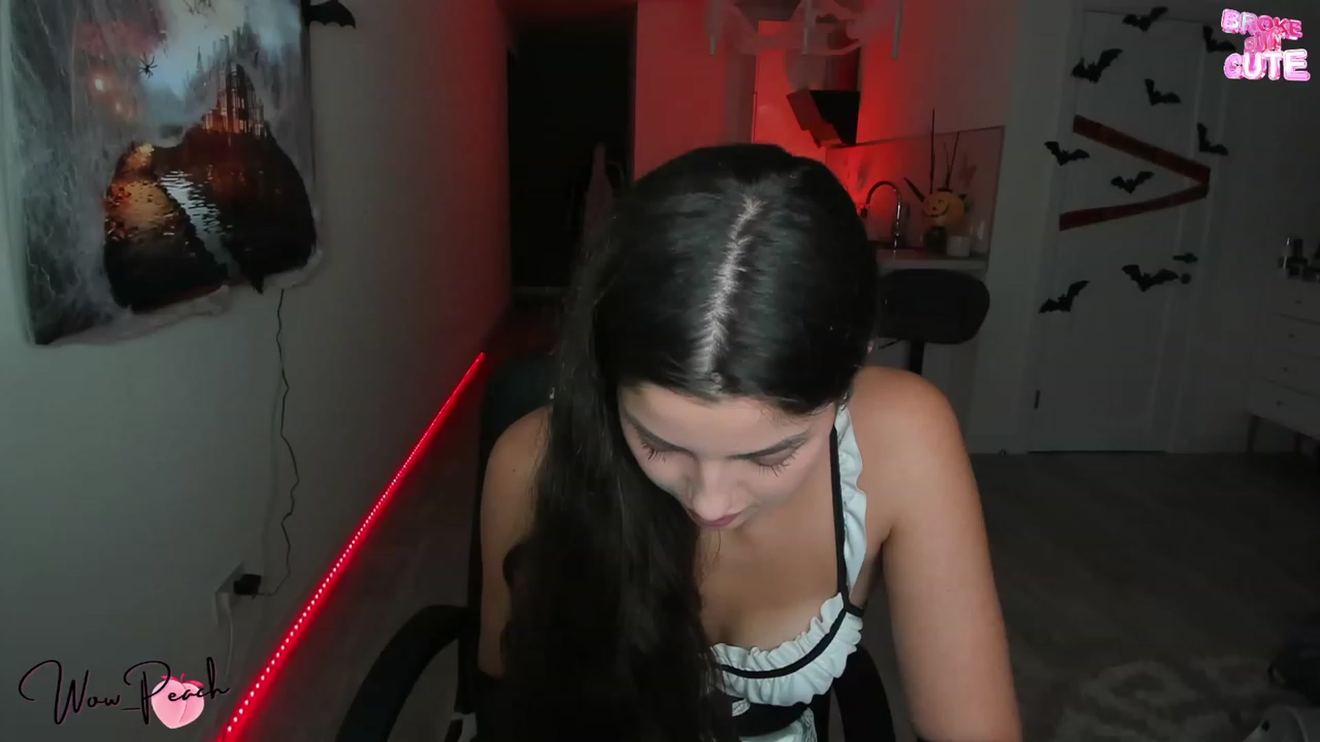 Gallery image thumbnail from wow_peach's myfreecams stream on, 10/15/2023, 16:22 image 9 of 20
