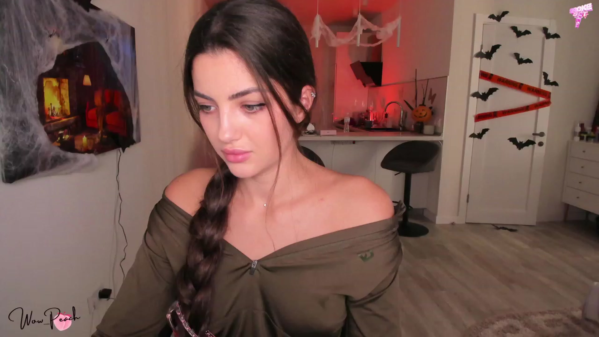 Gallery image thumbnail from wow_peach's myfreecams stream on, 10/17/2023, 13:15 image 19 of 20