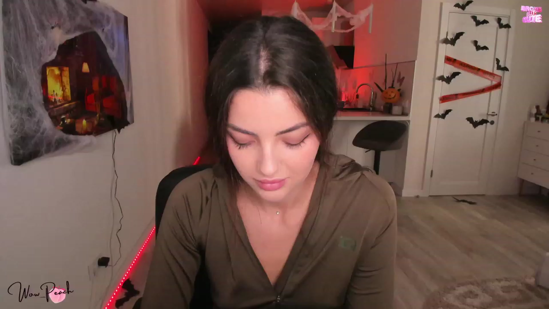 Gallery image thumbnail from wow_peach's myfreecams stream on, 10/17/2023, 13:15 image 3 of 20