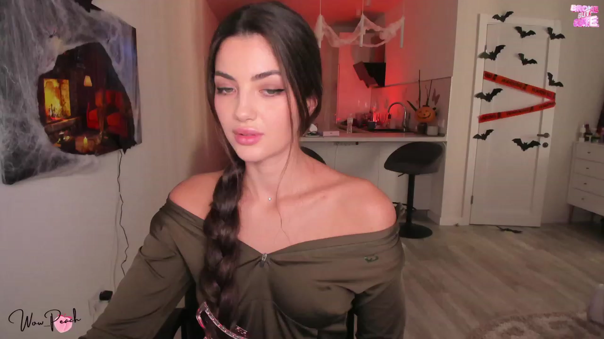 Gallery image thumbnail from wow_peach's myfreecams stream on, 10/17/2023, 13:15 image 20 of 20