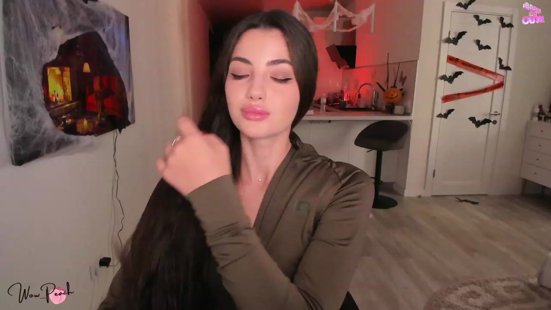 Gallery image thumbnail from wow_peach's myfreecams stream on, 10/17/2023, 13:15 image 7 of 20