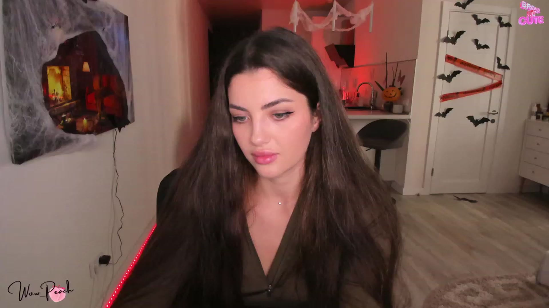Gallery image thumbnail from wow_peach's myfreecams stream on, 10/17/2023, 13:15 image 6 of 20