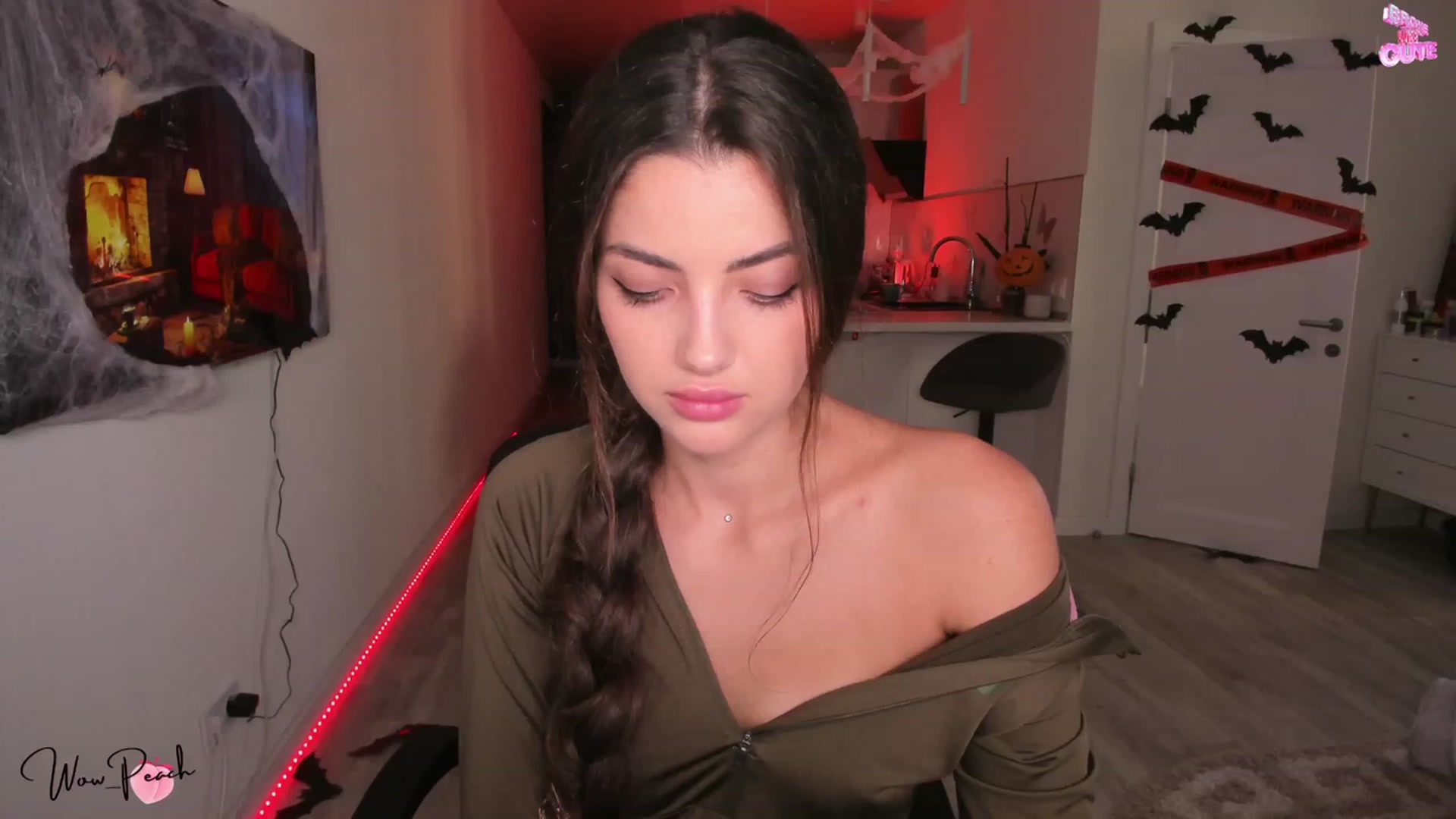 Gallery image thumbnail from wow_peach's myfreecams stream on, 10/17/2023, 13:54 image 20 of 20