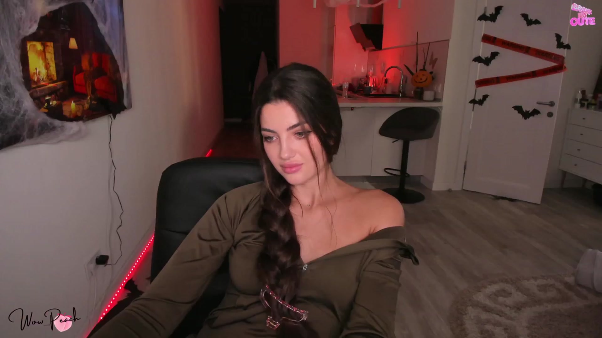 Gallery image thumbnail from wow_peach's myfreecams stream on, 10/17/2023, 13:54 image 17 of 20
