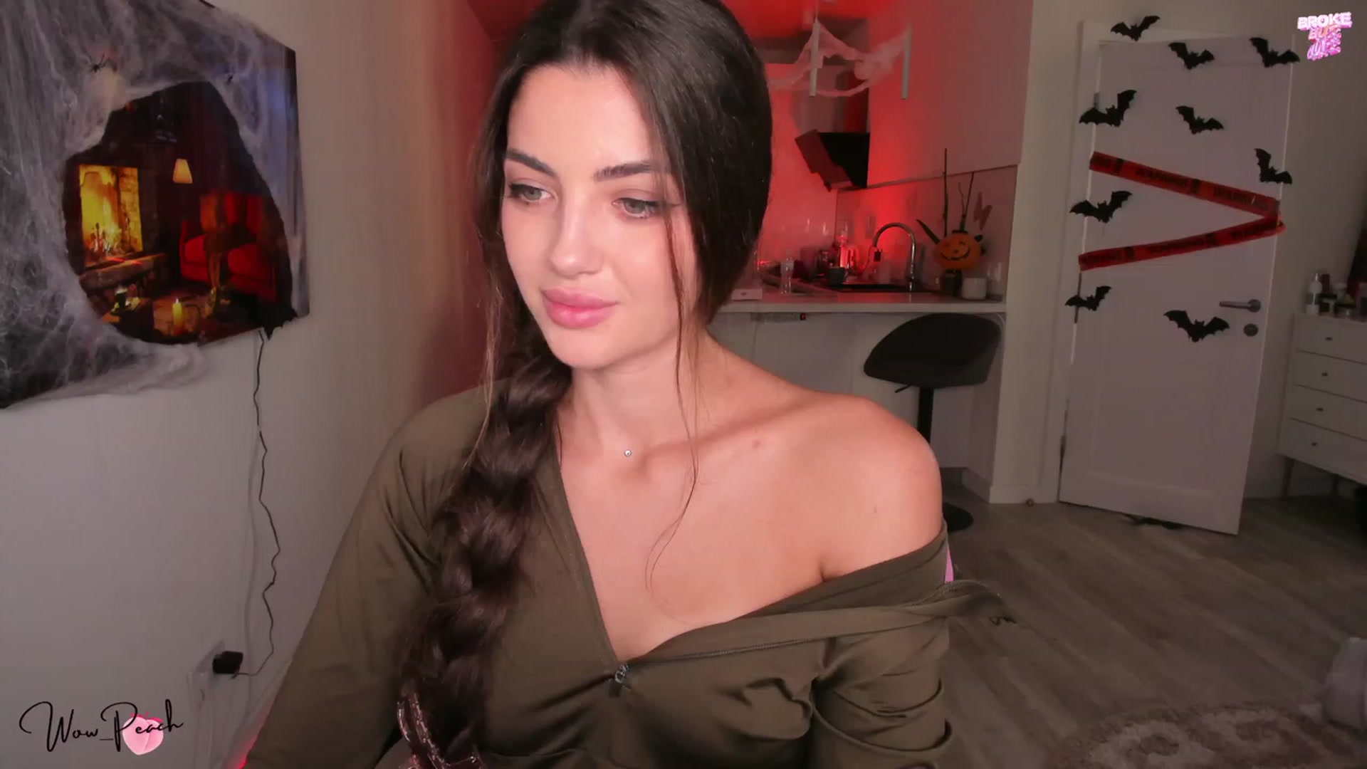 Gallery image thumbnail from wow_peach's myfreecams stream on, 10/17/2023, 13:54 image 19 of 20
