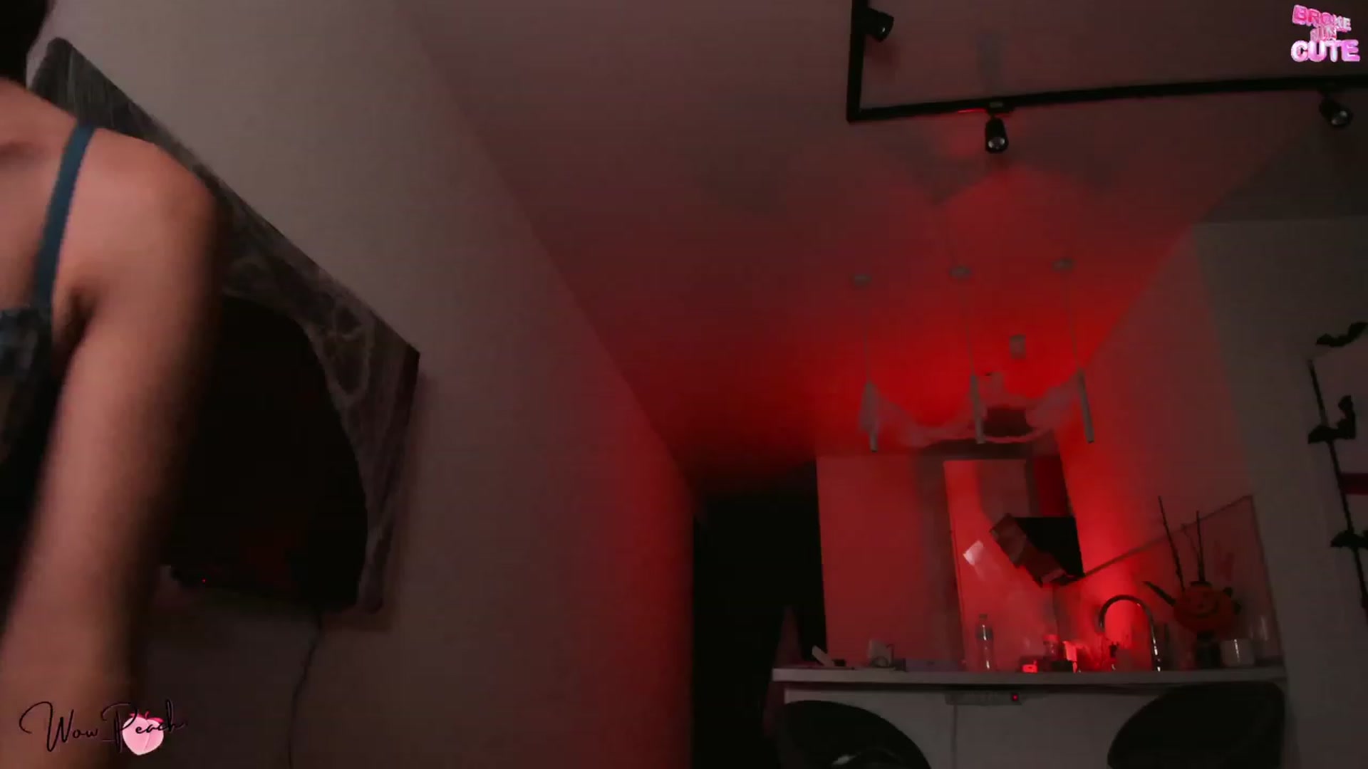 Gallery image thumbnail from wow_peach's myfreecams stream on, 10/17/2023, 17:24 image 16 of 20