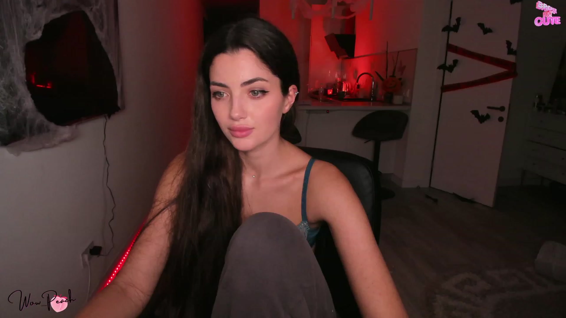 Gallery image thumbnail from wow_peach's myfreecams stream on, 10/17/2023, 17:24 image 18 of 20