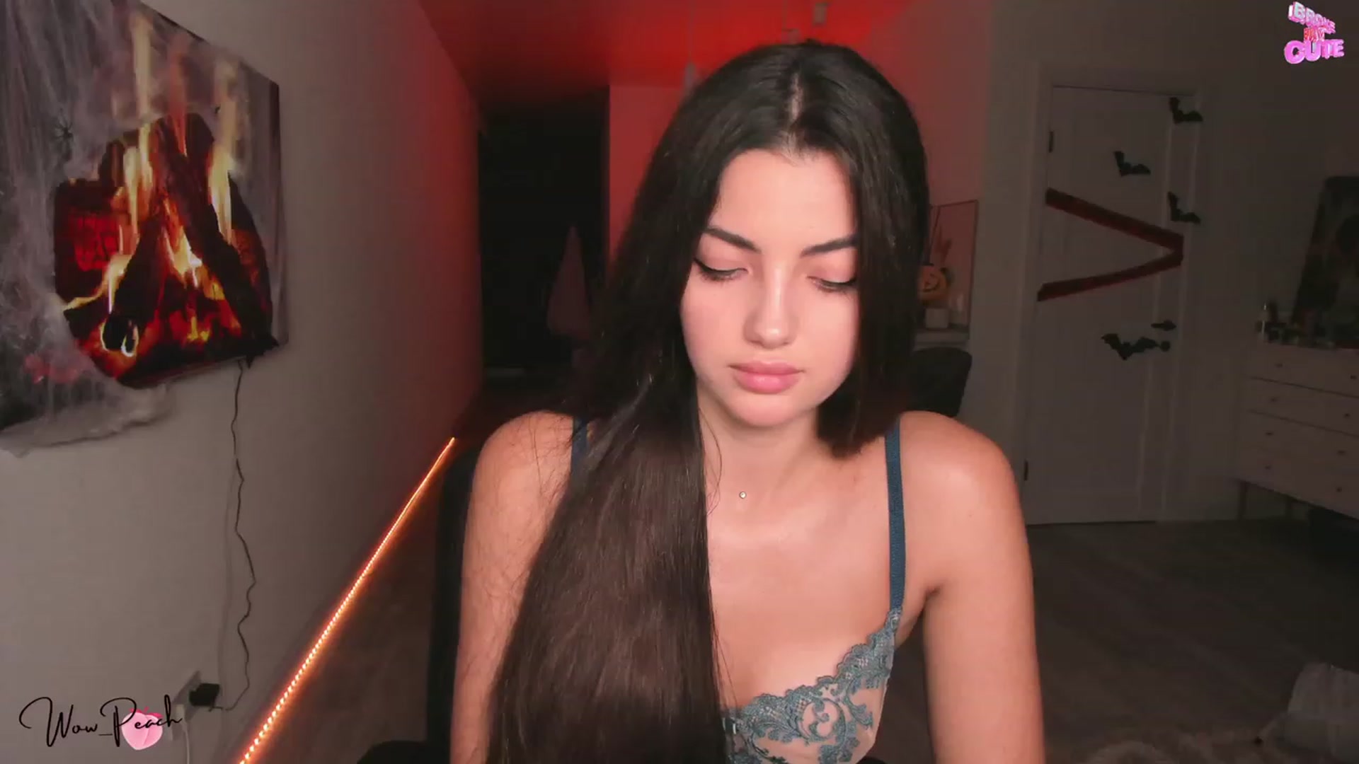 Gallery image thumbnail from wow_peach's myfreecams stream on, 10/18/2023, 18:07 image 18 of 20