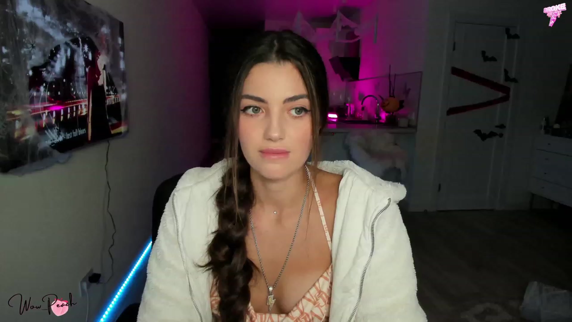 Gallery image thumbnail from wow_peach's myfreecams stream on, 10/19/2023, 23:54 image 11 of 20