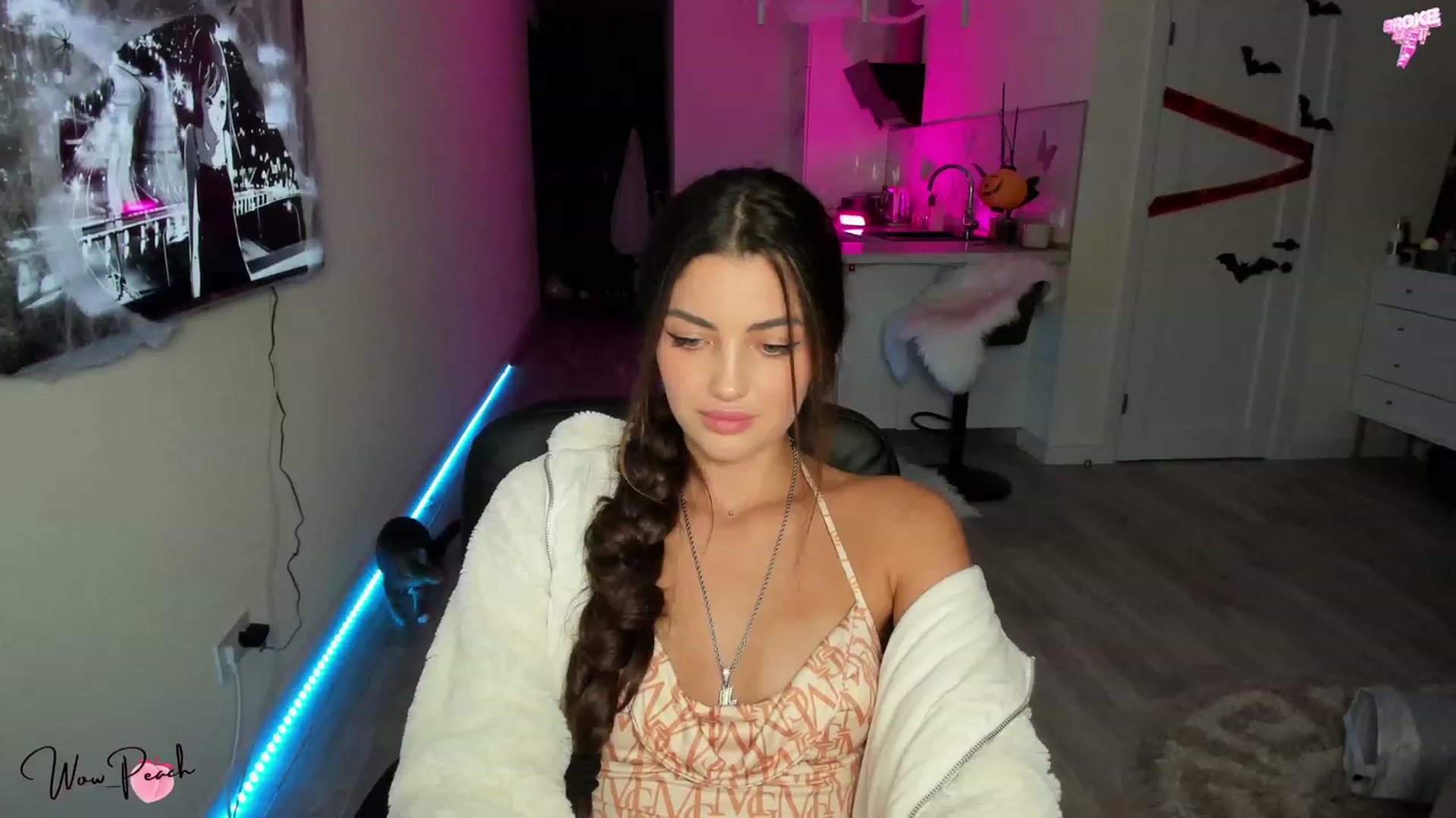 Gallery image thumbnail from wow_peach's myfreecams stream on, 10/19/2023, 23:54 image 13 of 20