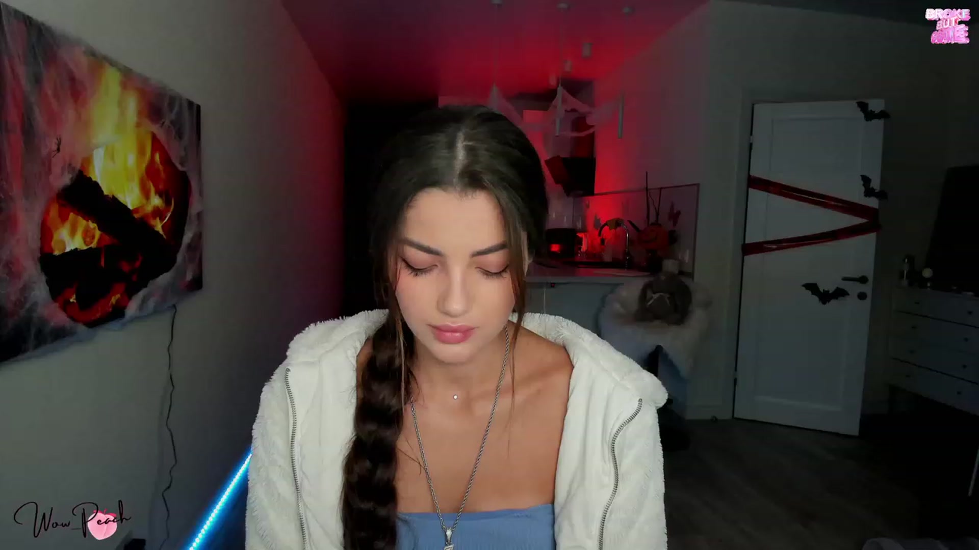 Gallery image thumbnail from wow_peach's myfreecams stream on, 10/21/2023, 15:19 image 17 of 20