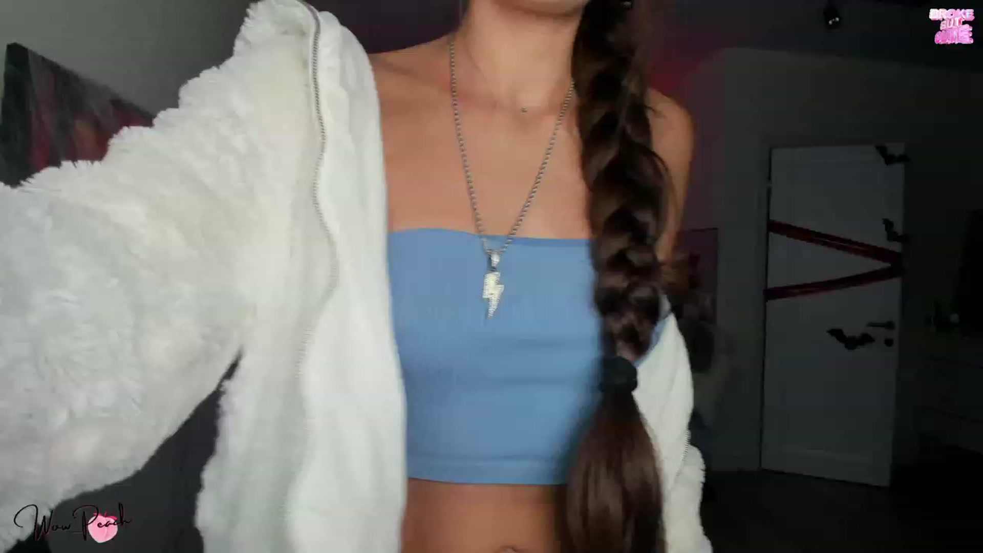 Gallery image thumbnail from wow_peach's myfreecams stream on, 10/21/2023, 15:19 image 12 of 20