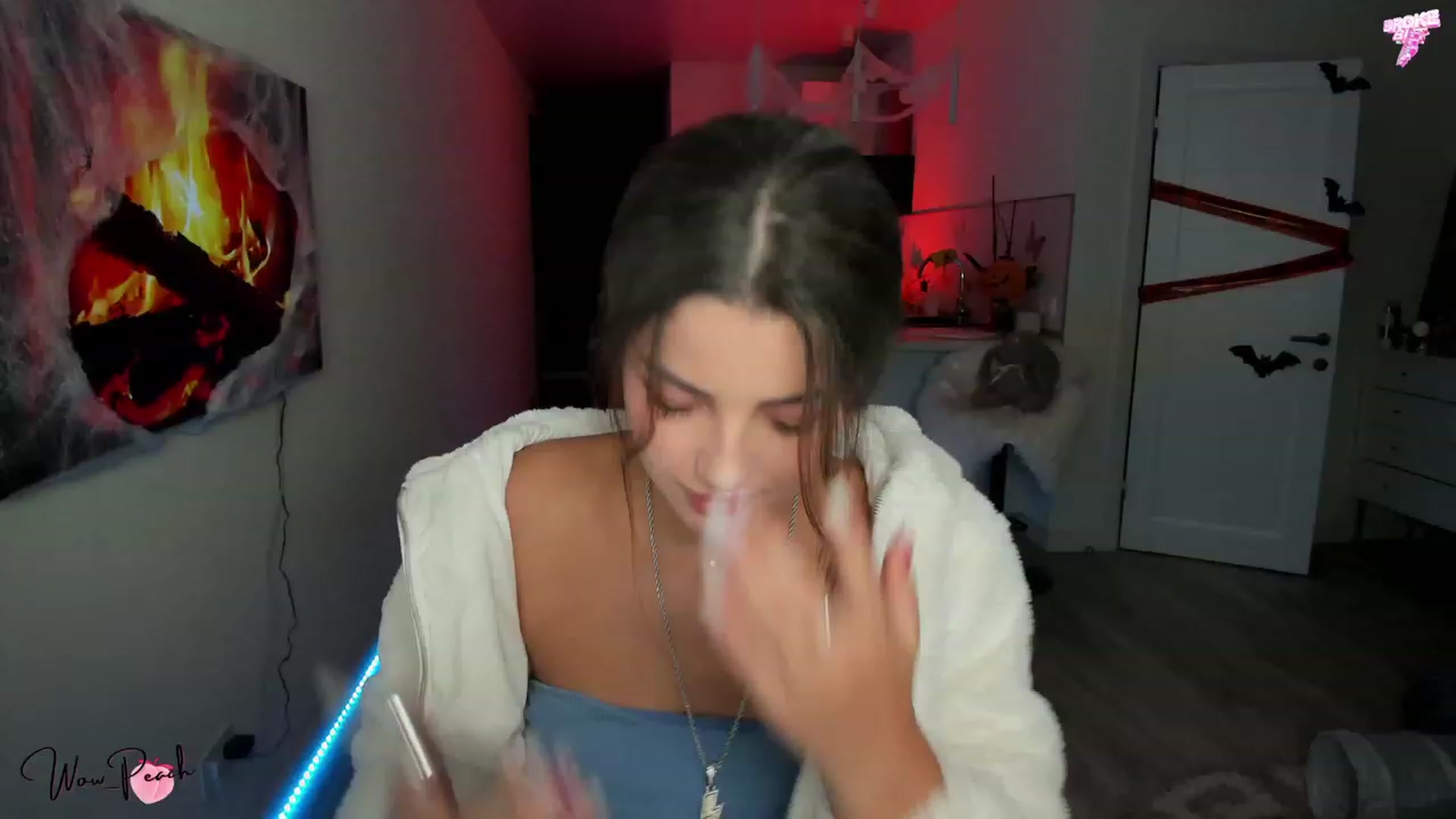 Gallery image thumbnail from wow_peach's myfreecams stream on, 10/21/2023, 15:19 image 1 of 20