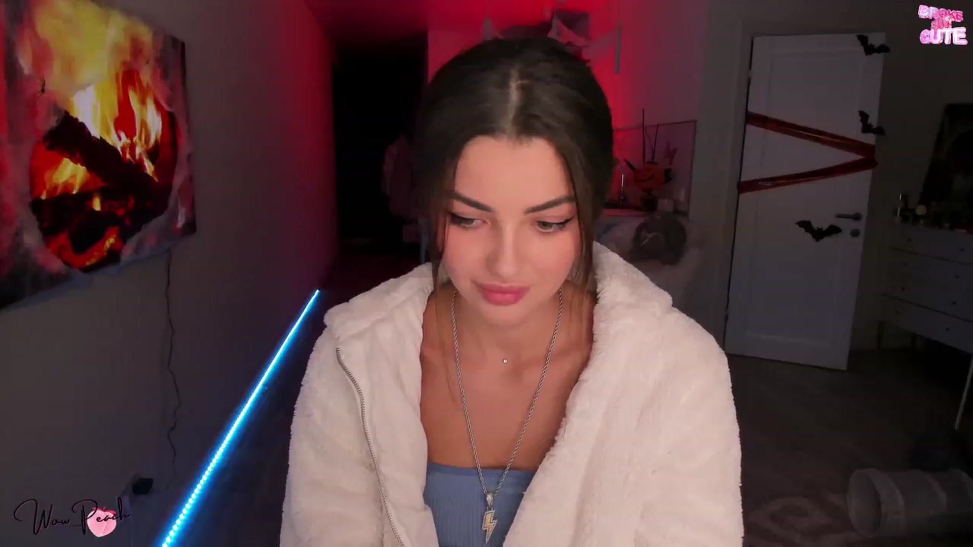 Gallery image thumbnail from wow_peach's myfreecams stream on, 10/21/2023, 16:16 image 3 of 20