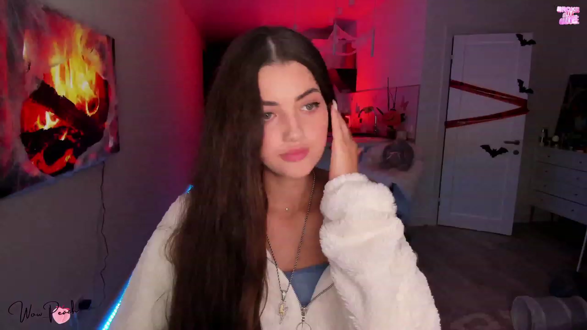 Gallery image thumbnail from wow_peach's myfreecams stream on, 10/21/2023, 16:36 image 12 of 20