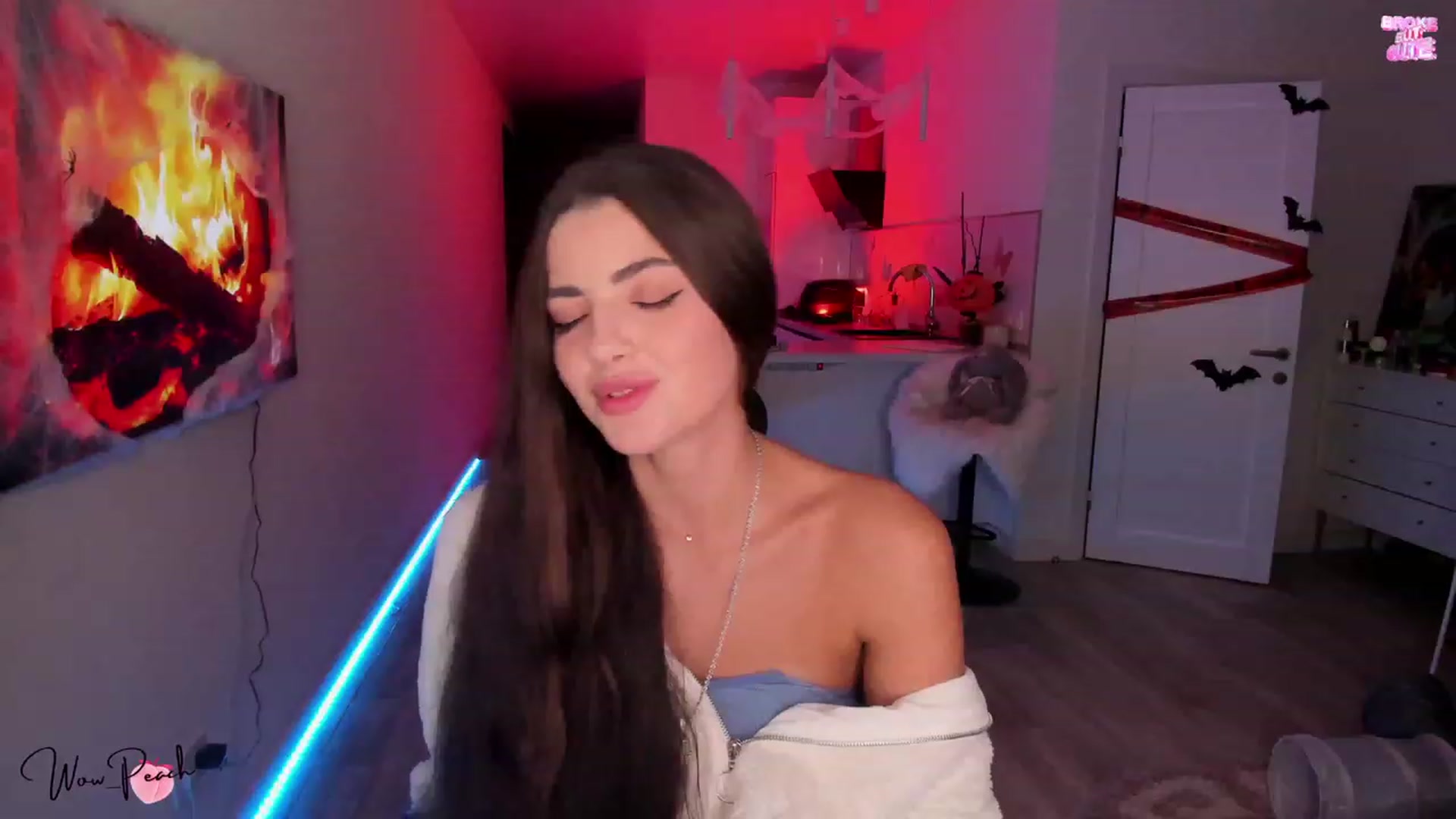 Gallery image thumbnail from wow_peach's myfreecams stream on, 10/21/2023, 16:36 image 8 of 20