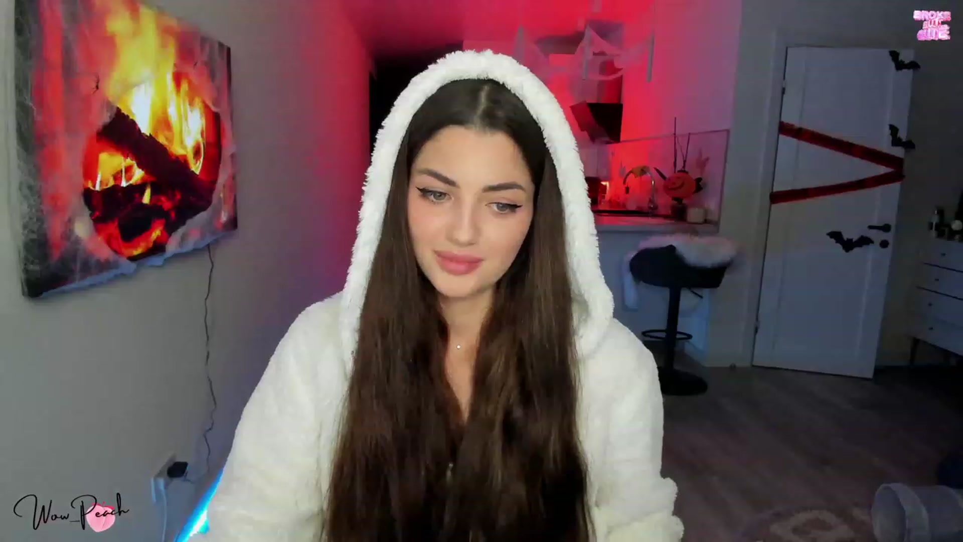 Gallery image thumbnail from wow_peach's myfreecams stream on, 10/21/2023, 20:08 image 4 of 20