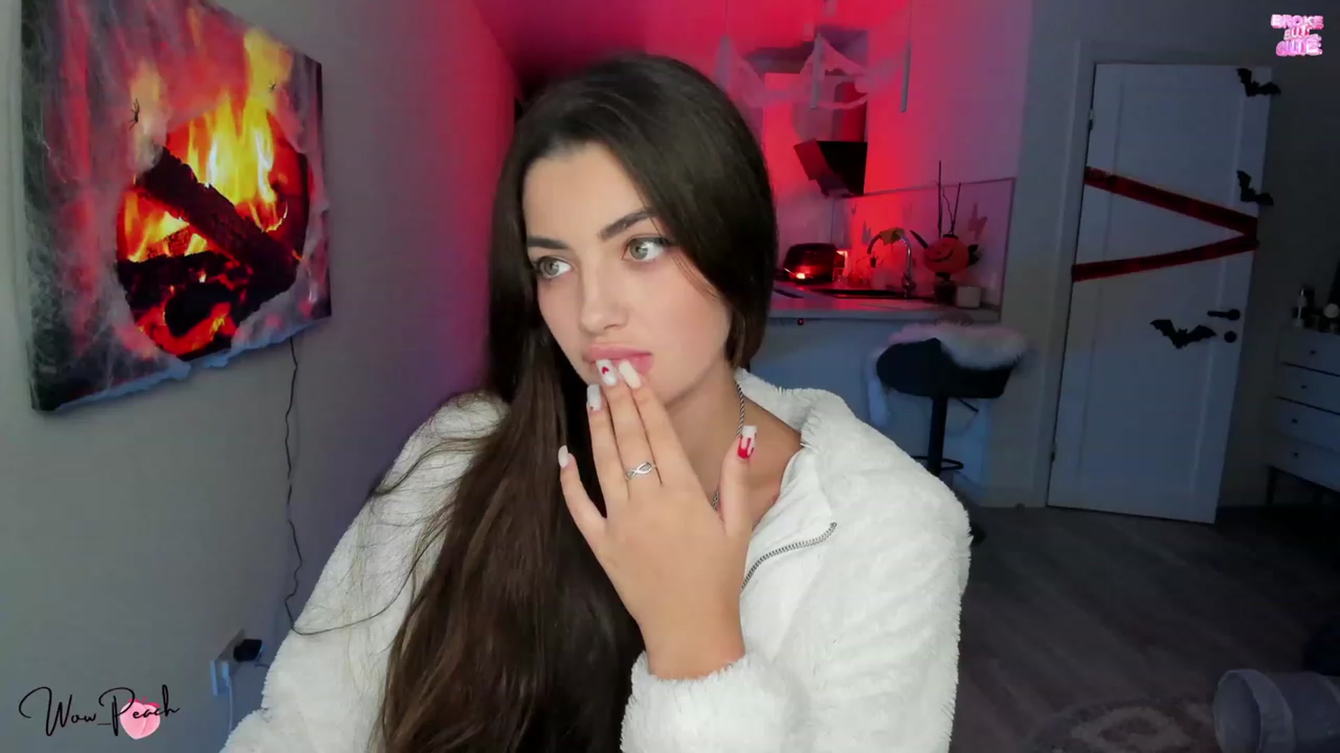 Gallery image thumbnail from wow_peach's myfreecams stream on, 10/21/2023, 20:08 image 9 of 20