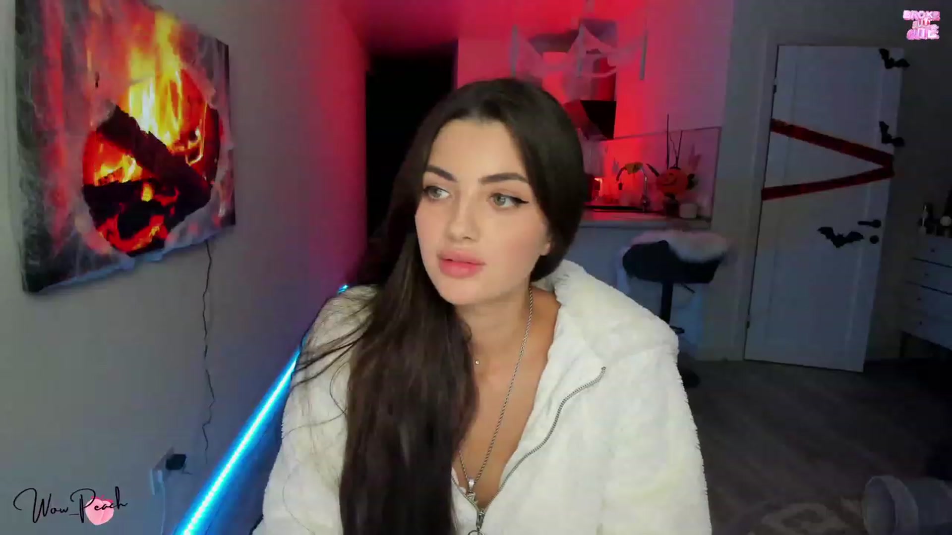 Gallery image thumbnail from wow_peach's myfreecams stream on, 10/21/2023, 20:08 image 6 of 20