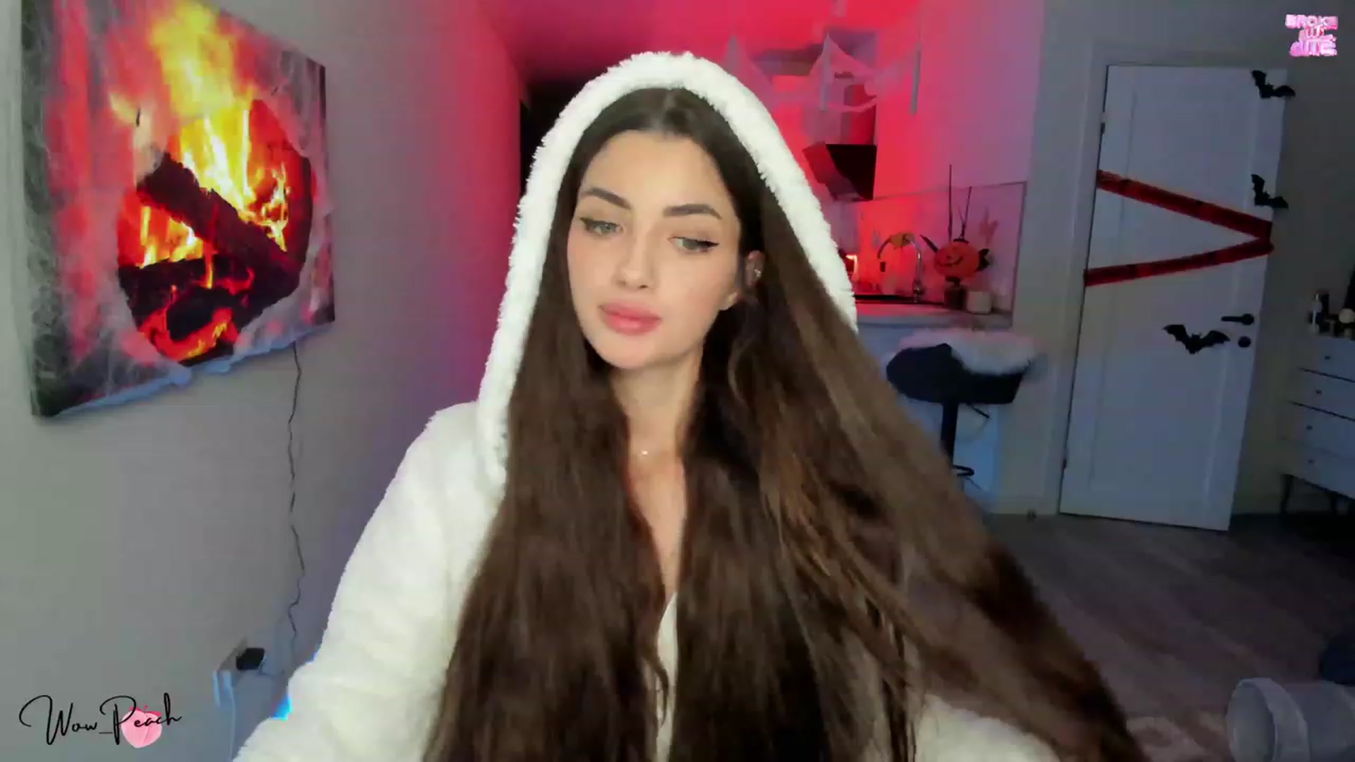 Gallery image thumbnail from wow_peach's myfreecams stream on, 10/21/2023, 20:08 image 3 of 20