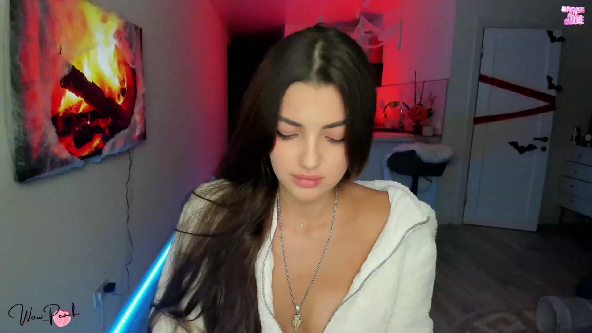 Gallery image thumbnail from wow_peach's myfreecams stream on, 10/21/2023, 20:08 image 14 of 20