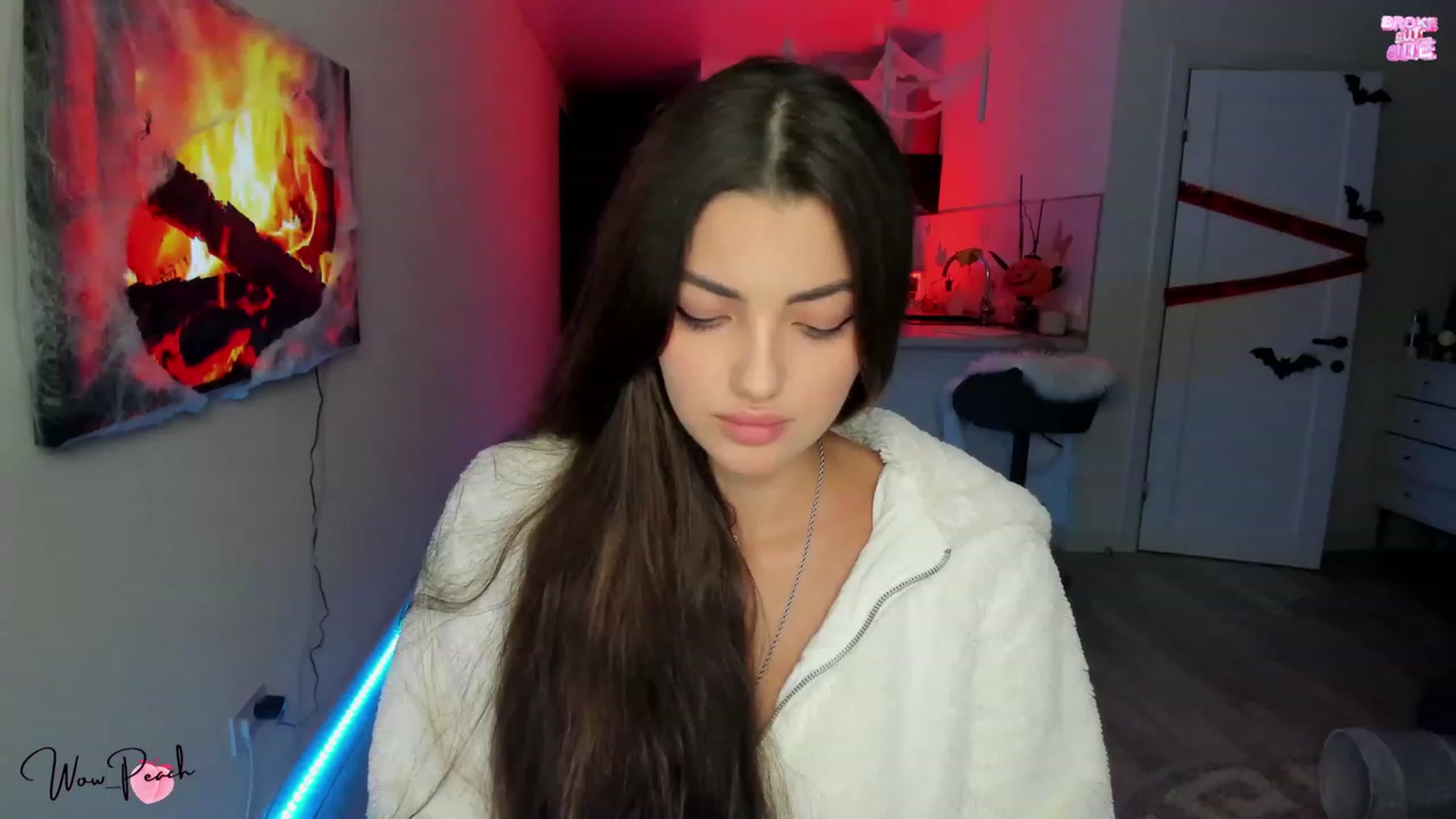 Gallery image thumbnail from wow_peach's myfreecams stream on, 10/21/2023, 20:08 image 10 of 20
