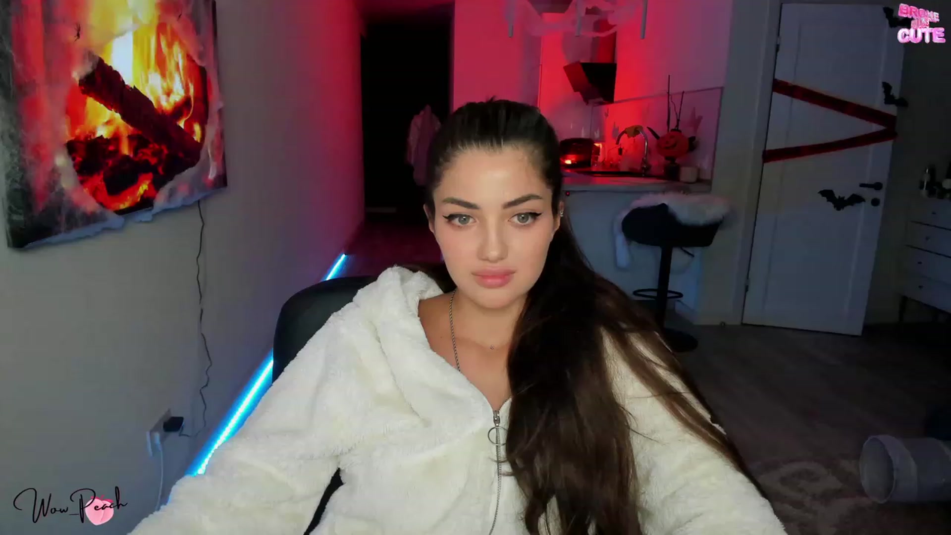 Gallery image thumbnail from wow_peach's myfreecams stream on, 10/21/2023, 21:07 image 12 of 20