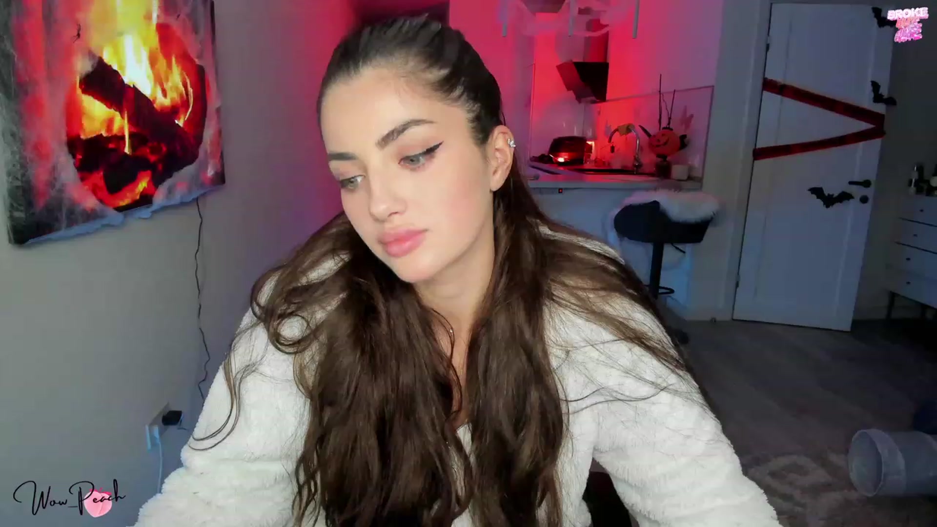 Gallery image thumbnail from wow_peach's myfreecams stream on, 10/21/2023, 21:07 image 17 of 20