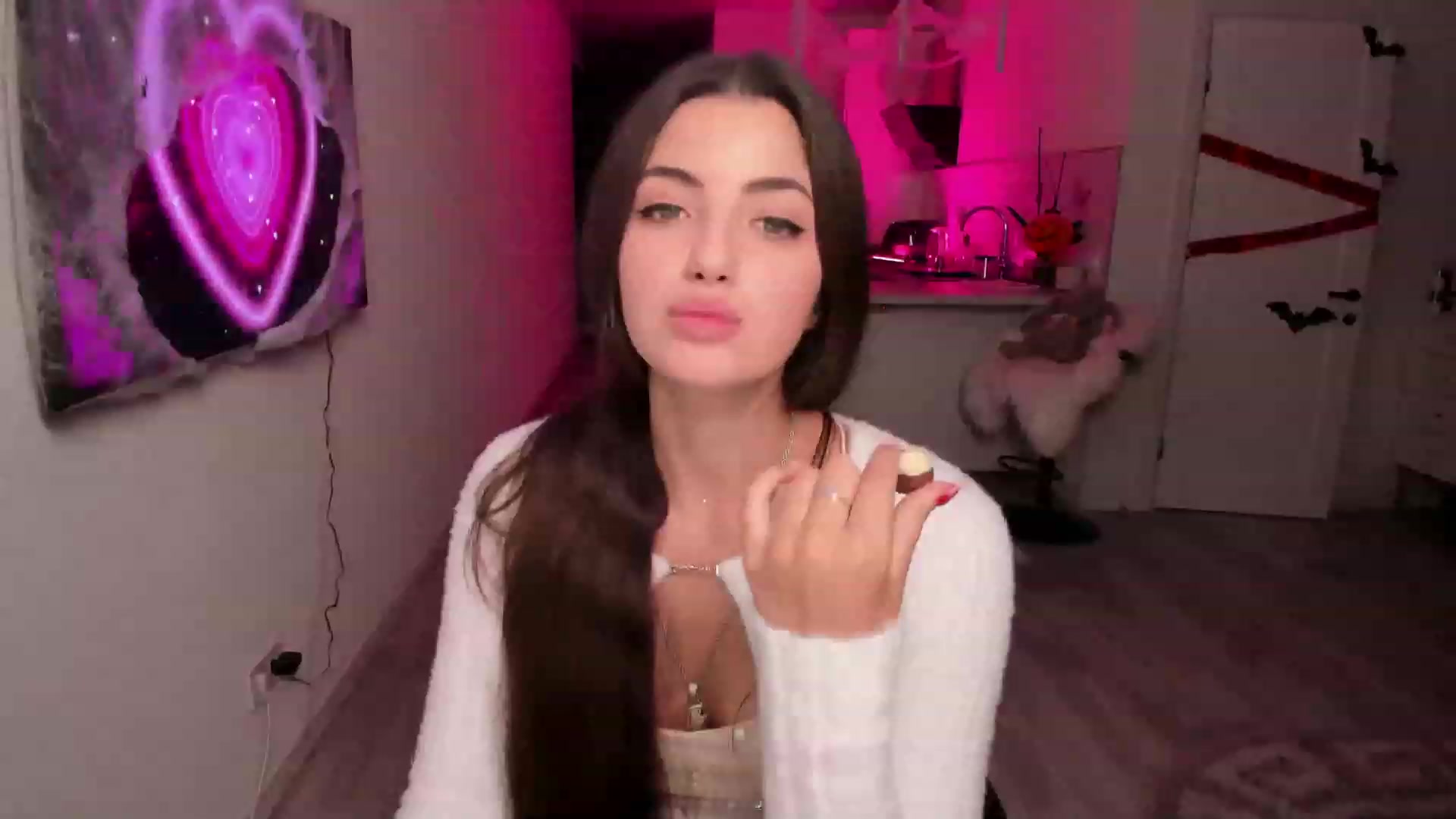 Gallery image thumbnail from wow_peach's myfreecams stream on, 10/22/2023, 19:03 image 6 of 20