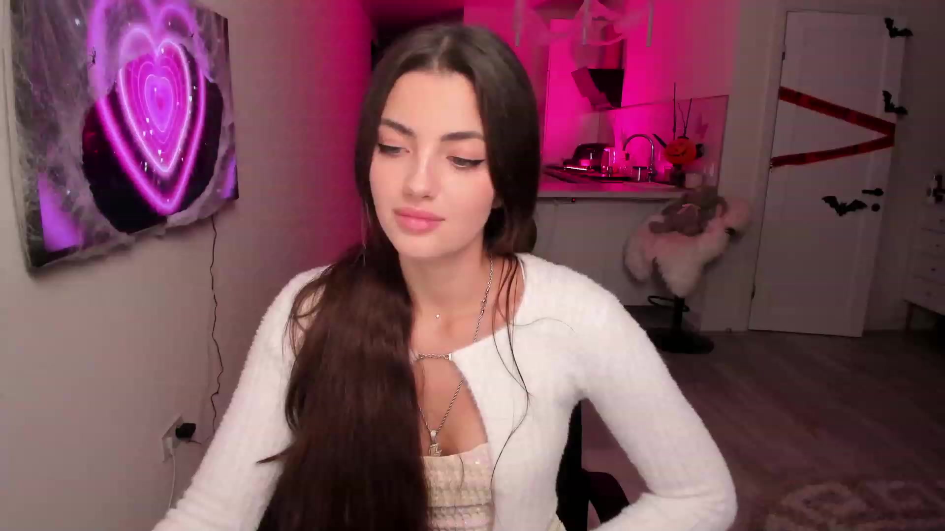 Gallery image thumbnail from wow_peach's myfreecams stream on, 10/22/2023, 19:03 image 4 of 20