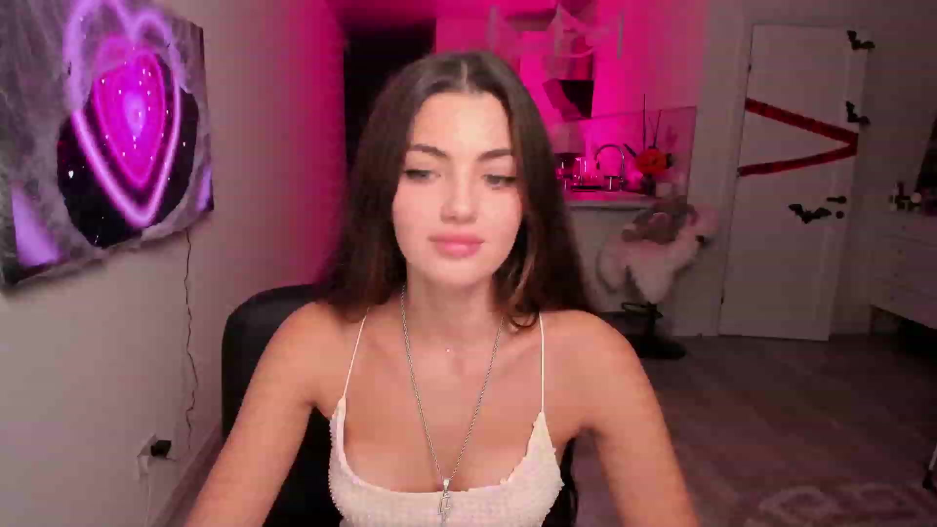 Gallery image thumbnail from wow_peach's myfreecams stream on, 10/22/2023, 19:03 image 17 of 20