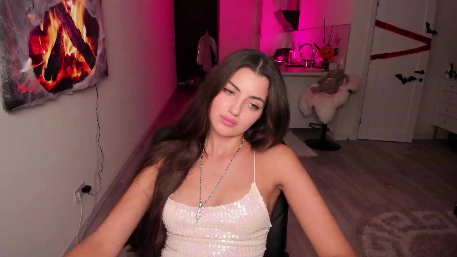 Gallery image thumbnail from wow_peach's myfreecams stream on, 10/22/2023, 20:10 image 6 of 20