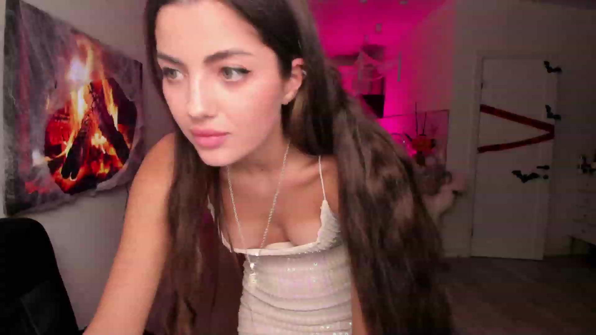 Gallery image thumbnail from wow_peach's myfreecams stream on, 10/22/2023, 20:10 image 19 of 20