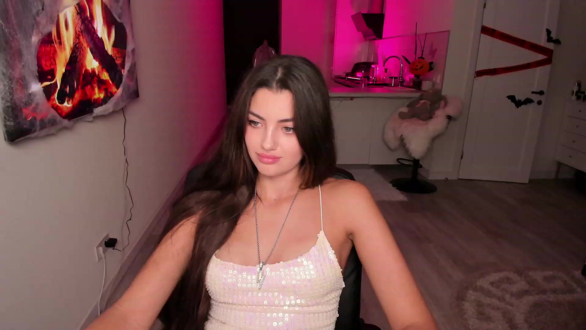 Gallery image thumbnail from wow_peach's myfreecams stream on, 10/22/2023, 20:10 image 7 of 20