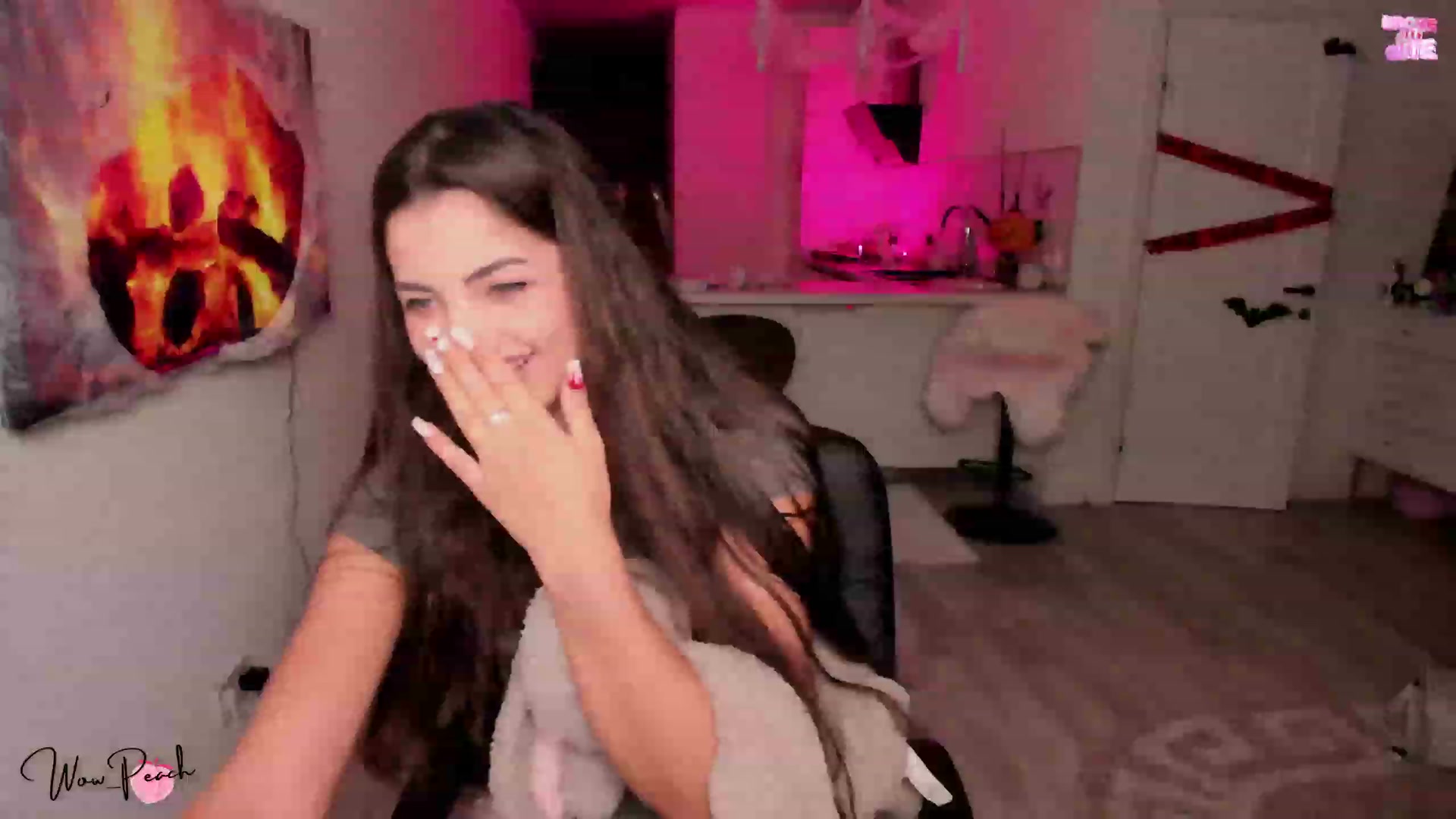 Gallery image thumbnail from wow_peach's myfreecams stream on, 10/24/2023, 16:10 image 7 of 20