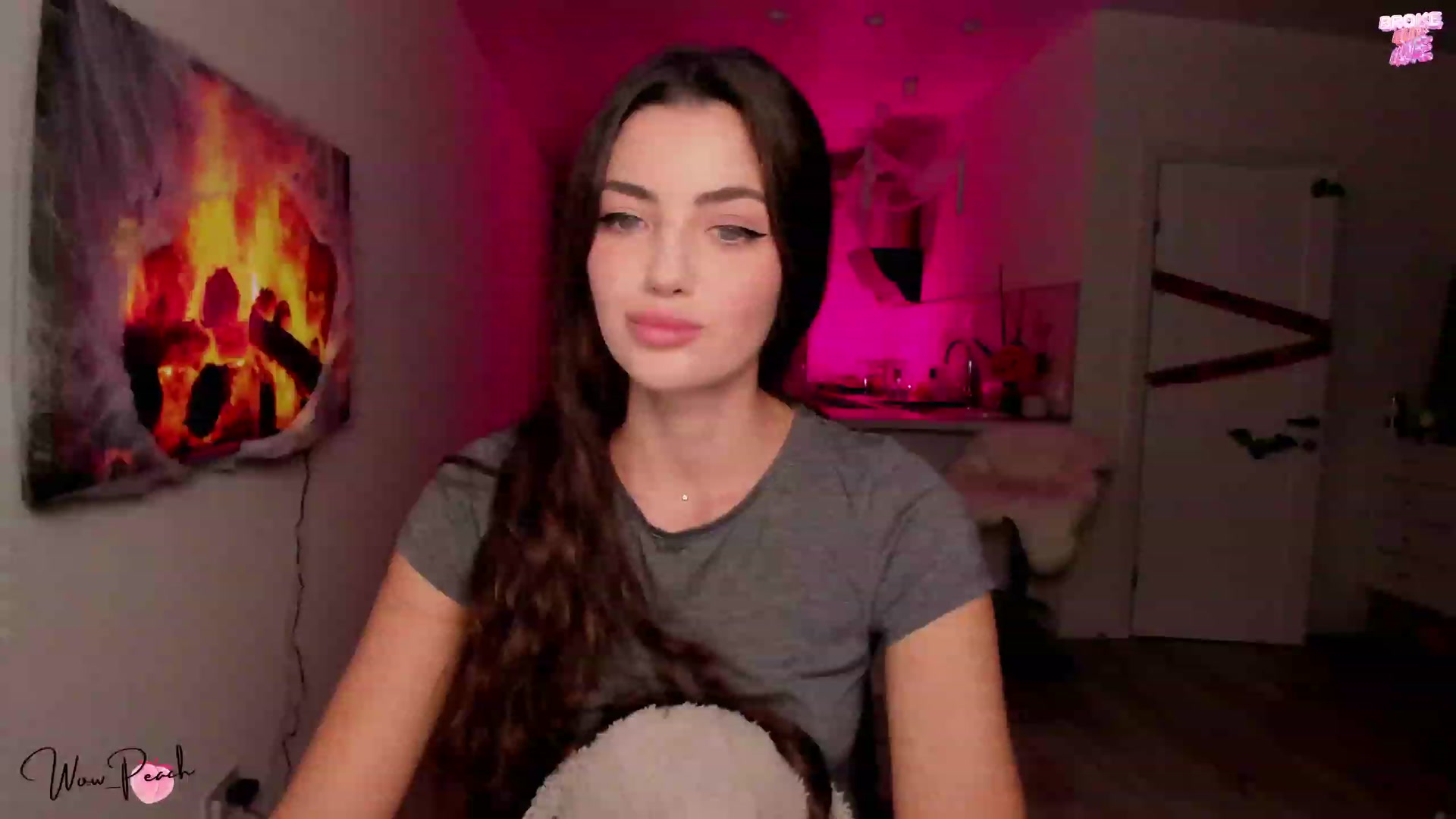 Gallery image thumbnail from wow_peach's myfreecams stream on, 10/24/2023, 16:10 image 18 of 20