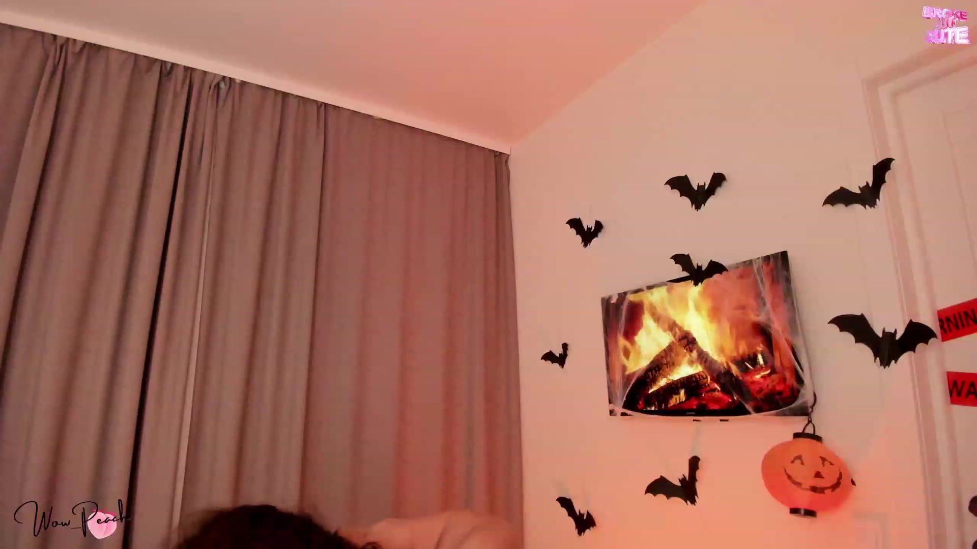 Gallery image thumbnail from wow_peach's myfreecams stream on, 10/28/2023, 21:46 image 2 of 20