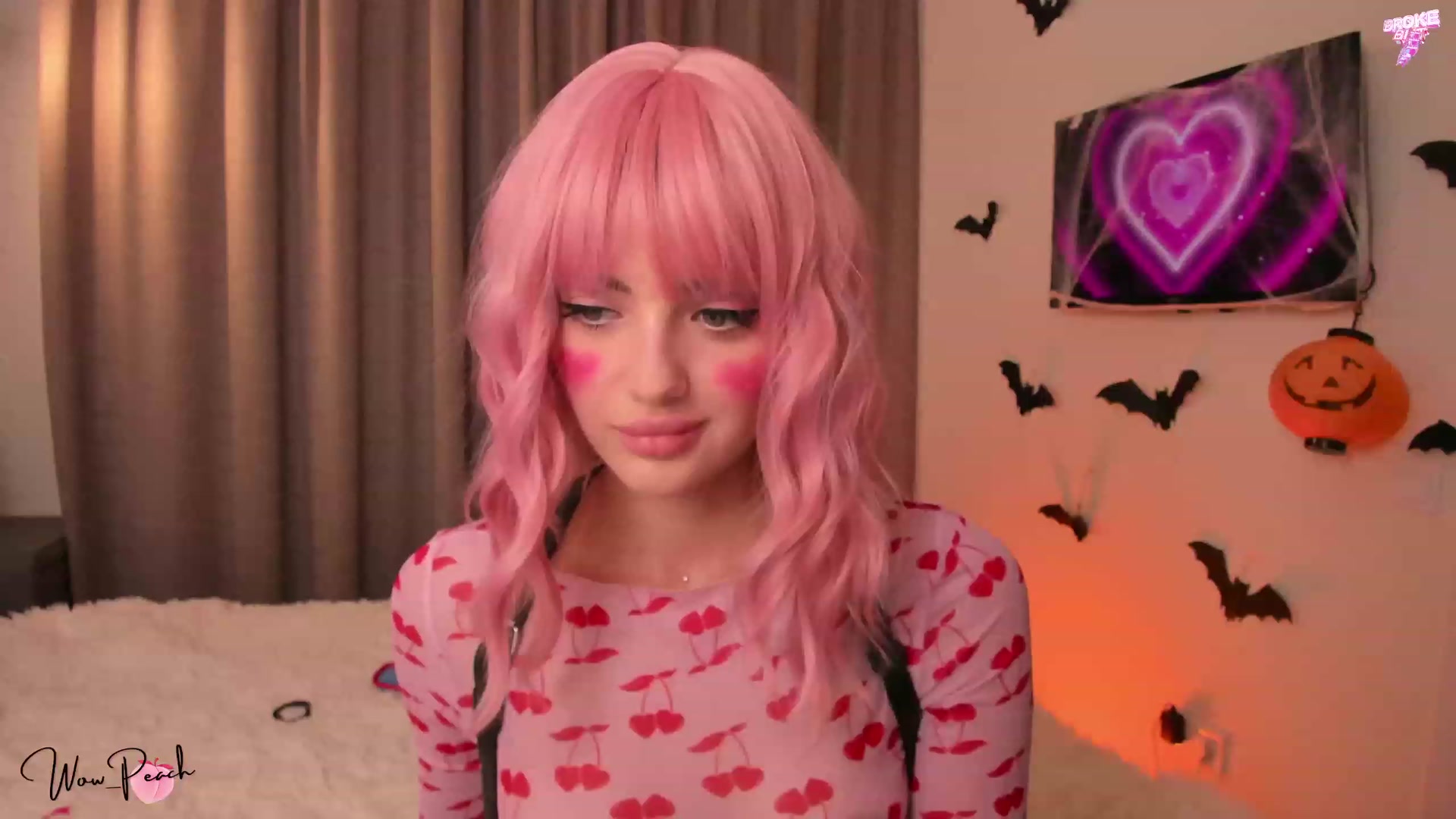 Gallery image thumbnail from wow_peach's myfreecams stream on, 10/31/2023, 15:25 image 8 of 20