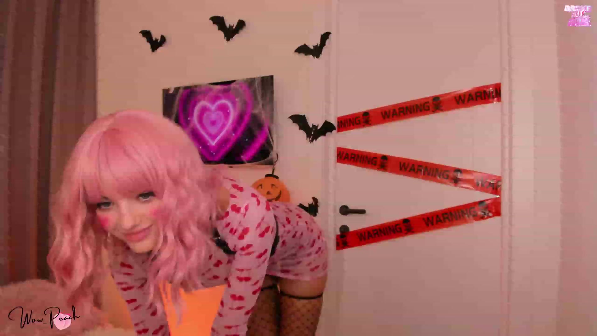 Gallery image thumbnail from wow_peach's myfreecams stream on, 10/31/2023, 15:25 image 14 of 20
