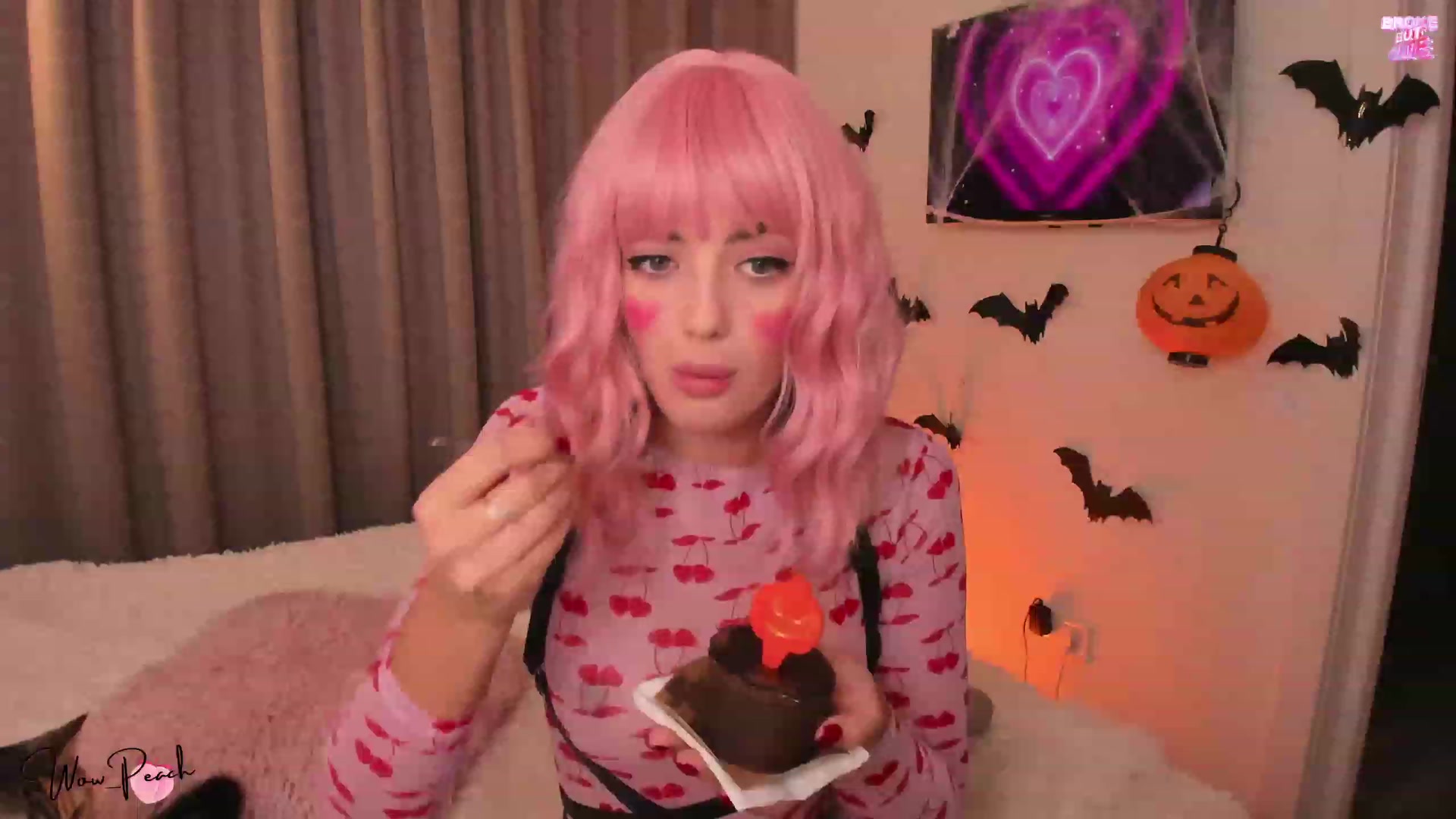 Gallery image thumbnail from wow_peach's myfreecams stream on, 10/31/2023, 18:52 image 1 of 20